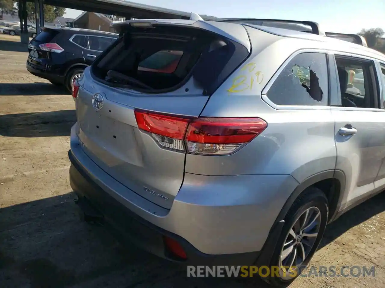 9 Photograph of a damaged car 5TDJZRFH4KS591364 TOYOTA HIGHLANDER 2019