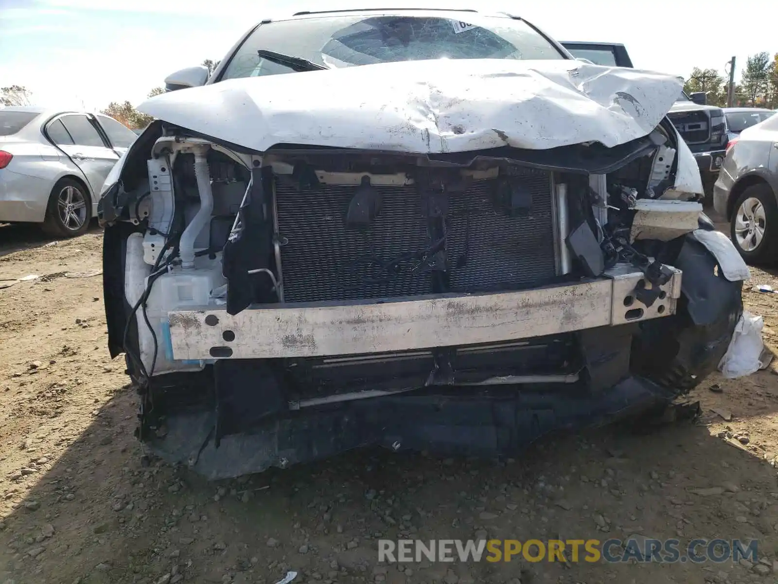 9 Photograph of a damaged car 5TDJZRFH4KS591624 TOYOTA HIGHLANDER 2019