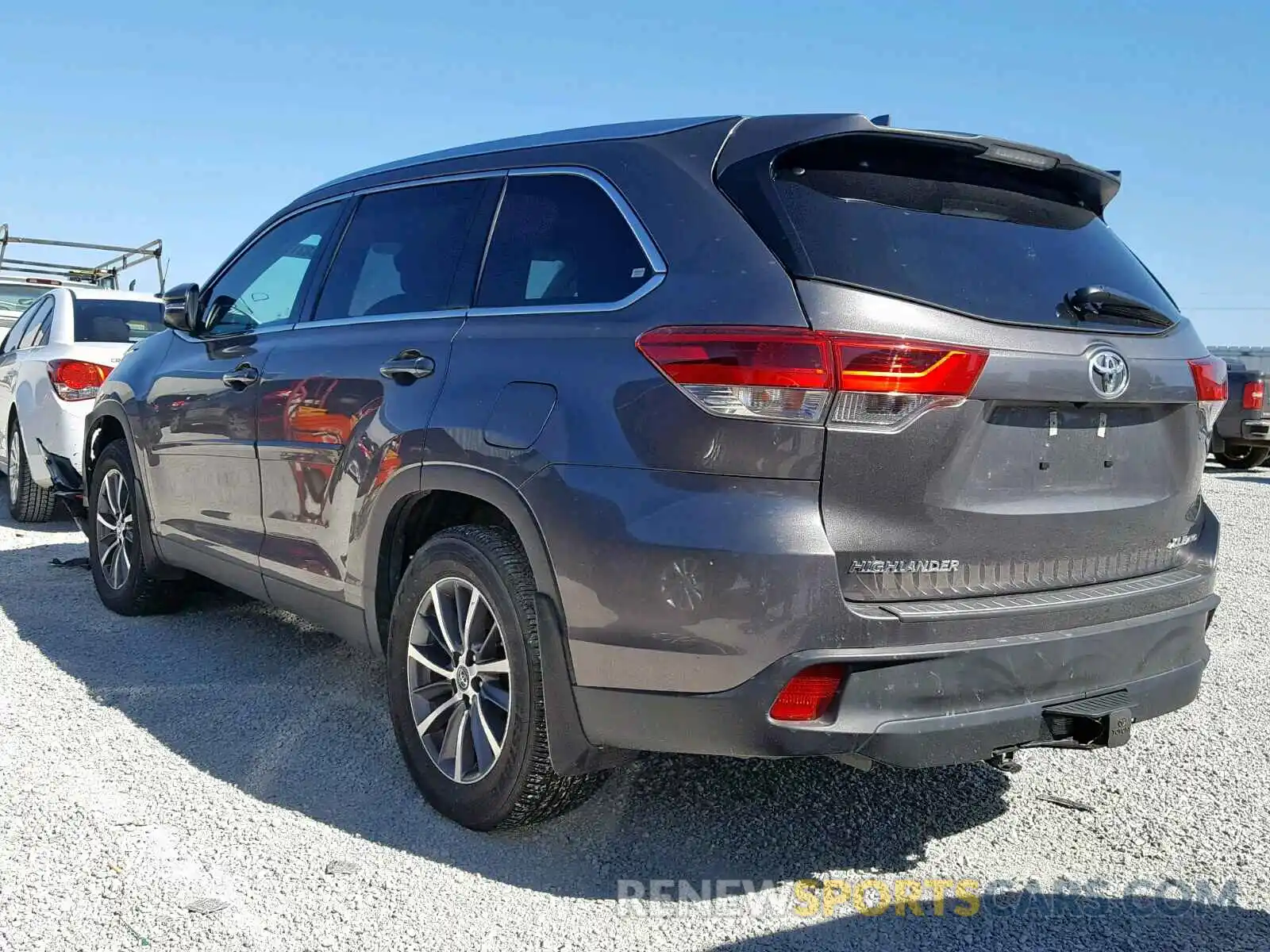 3 Photograph of a damaged car 5TDJZRFH4KS591638 TOYOTA HIGHLANDER 2019