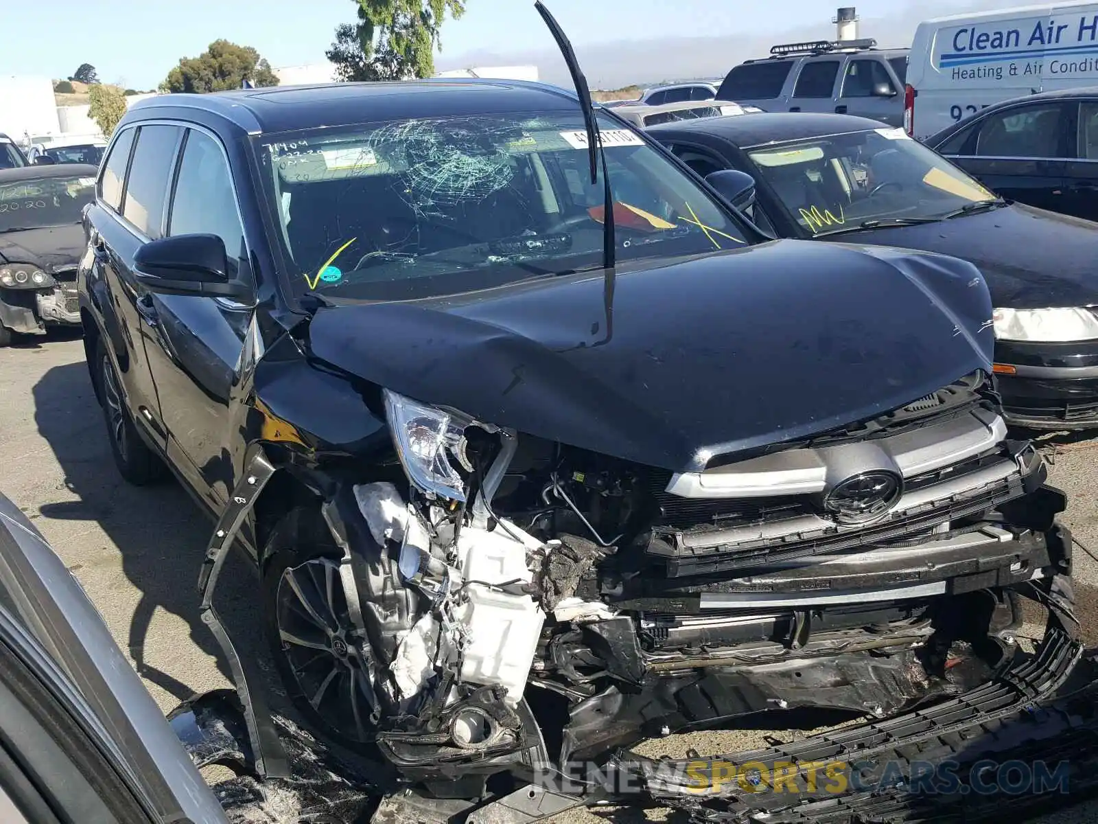 1 Photograph of a damaged car 5TDJZRFH4KS592076 TOYOTA HIGHLANDER 2019