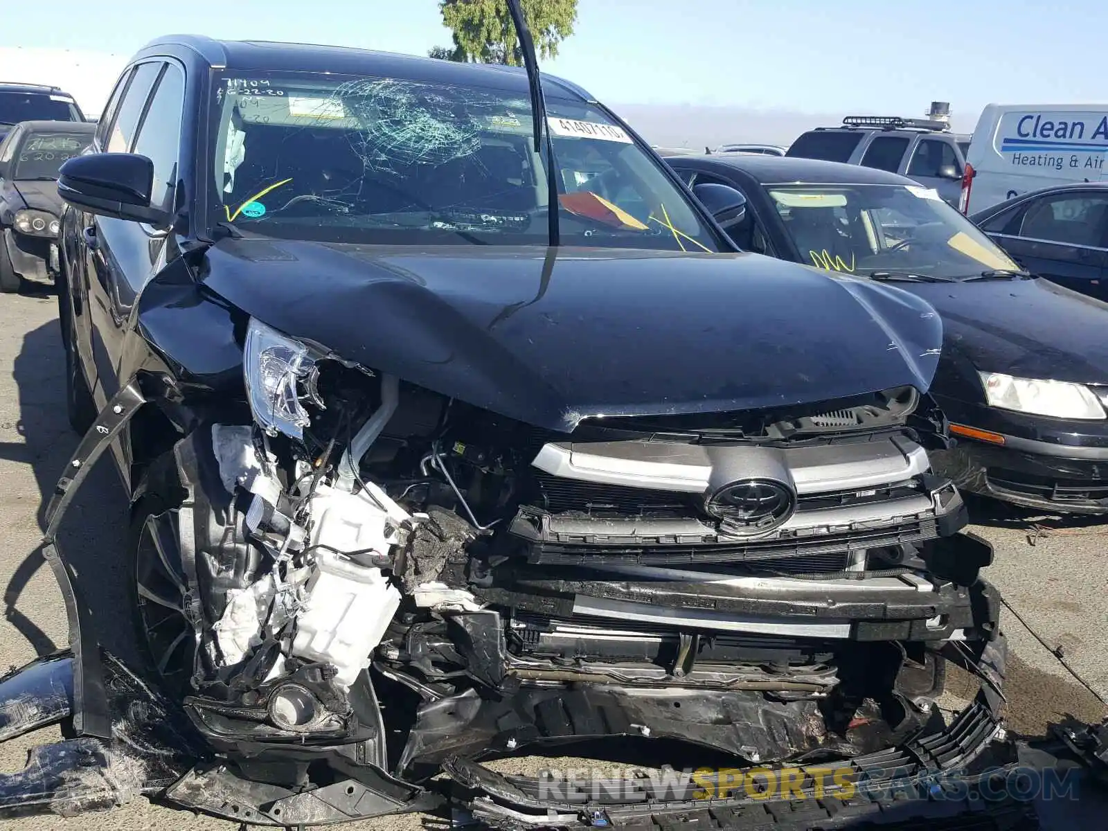 9 Photograph of a damaged car 5TDJZRFH4KS592076 TOYOTA HIGHLANDER 2019