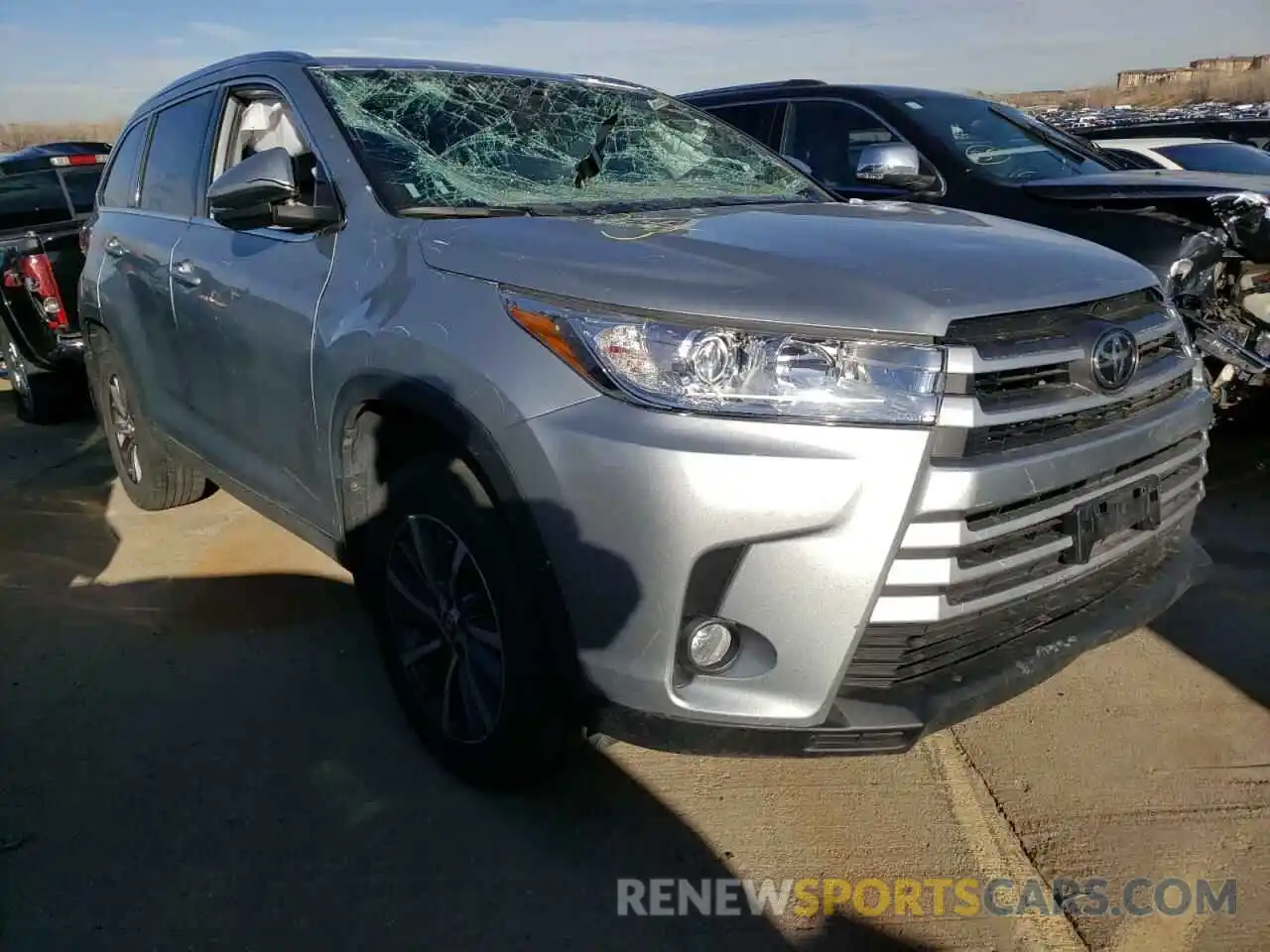 1 Photograph of a damaged car 5TDJZRFH4KS592496 TOYOTA HIGHLANDER 2019