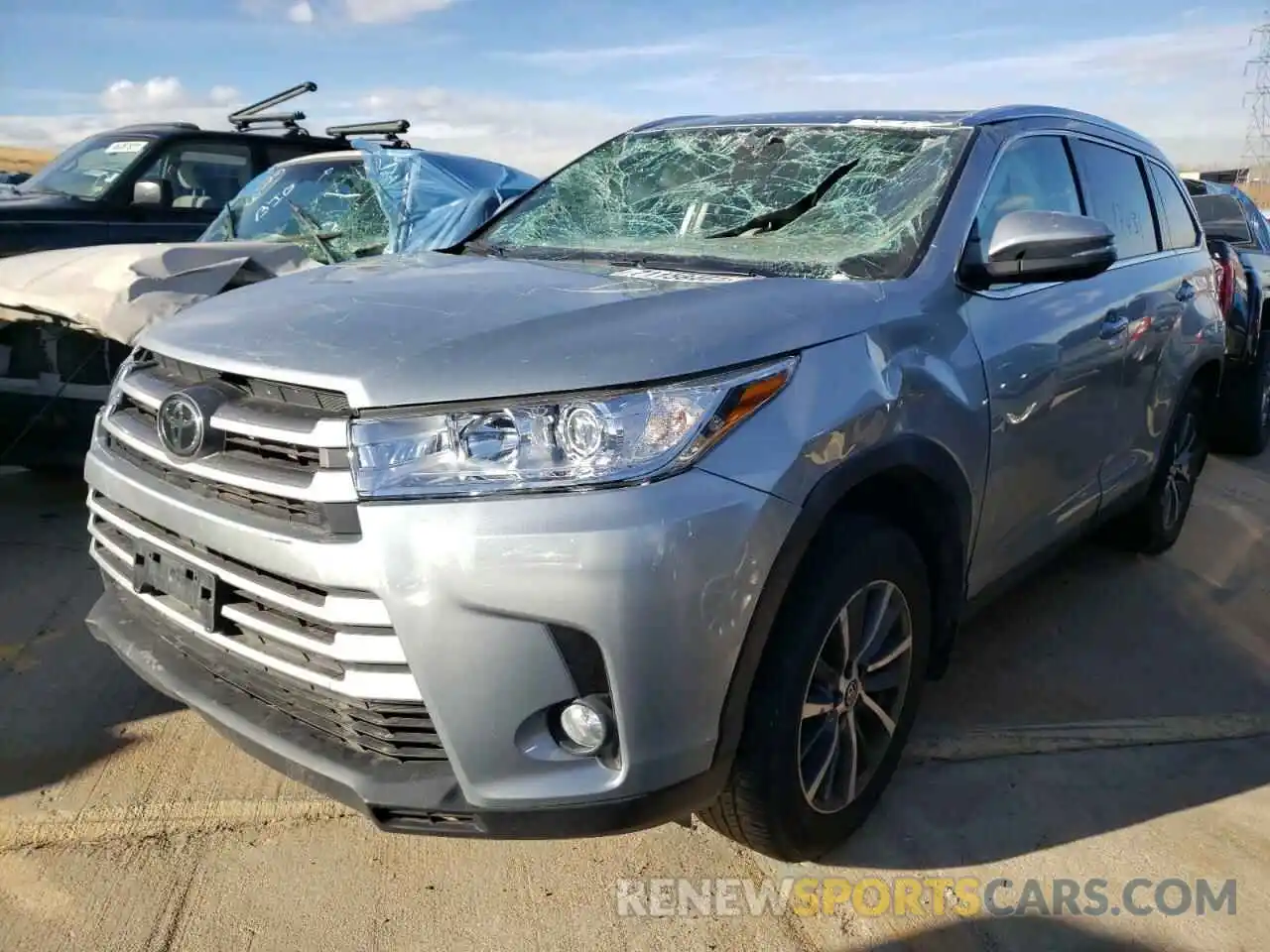 2 Photograph of a damaged car 5TDJZRFH4KS592496 TOYOTA HIGHLANDER 2019