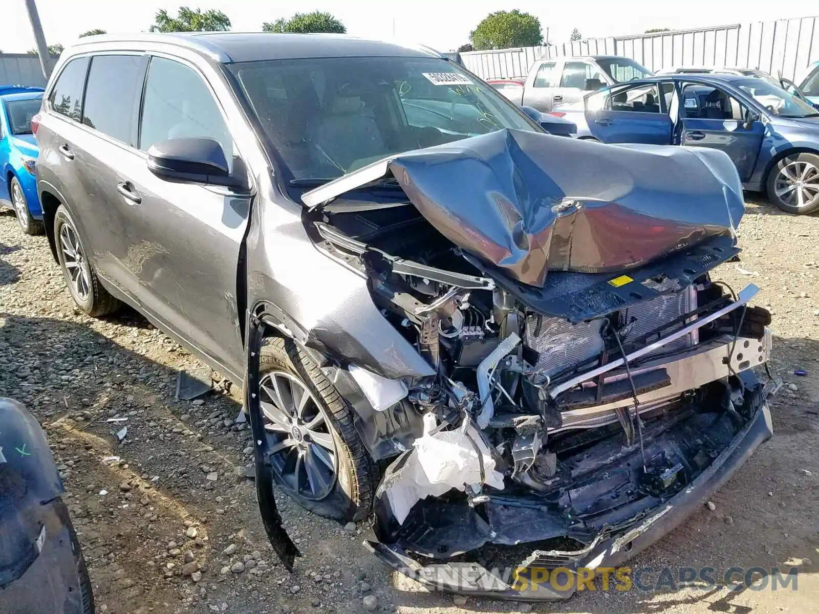 1 Photograph of a damaged car 5TDJZRFH4KS594281 TOYOTA HIGHLANDER 2019