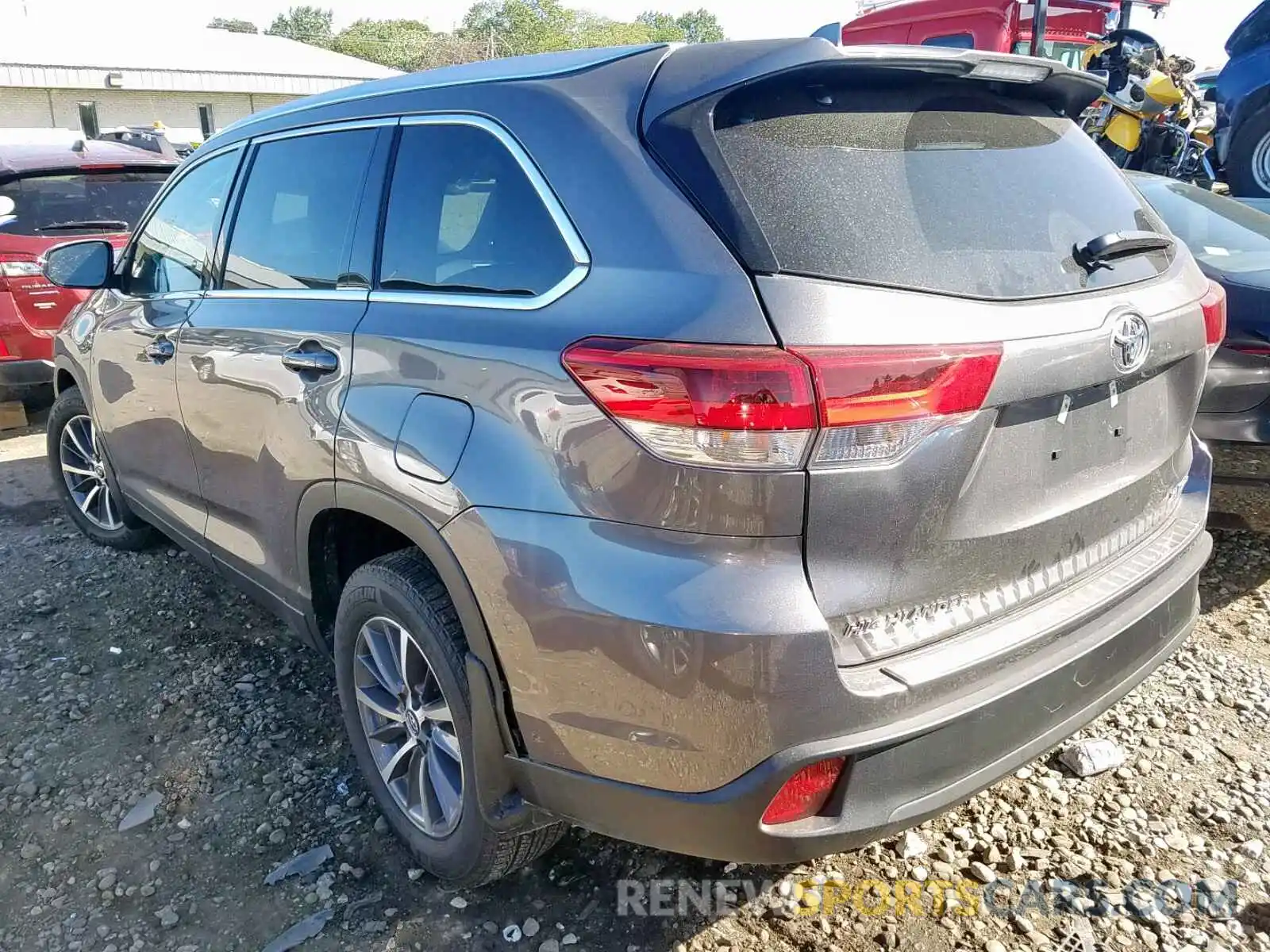 3 Photograph of a damaged car 5TDJZRFH4KS594281 TOYOTA HIGHLANDER 2019