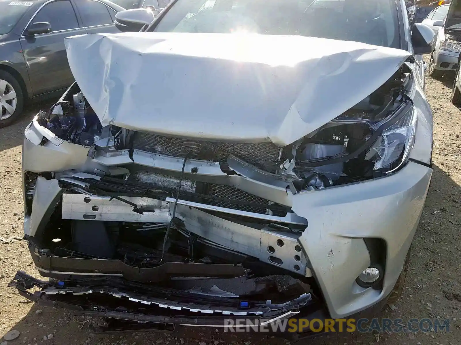 9 Photograph of a damaged car 5TDJZRFH4KS594474 TOYOTA HIGHLANDER 2019