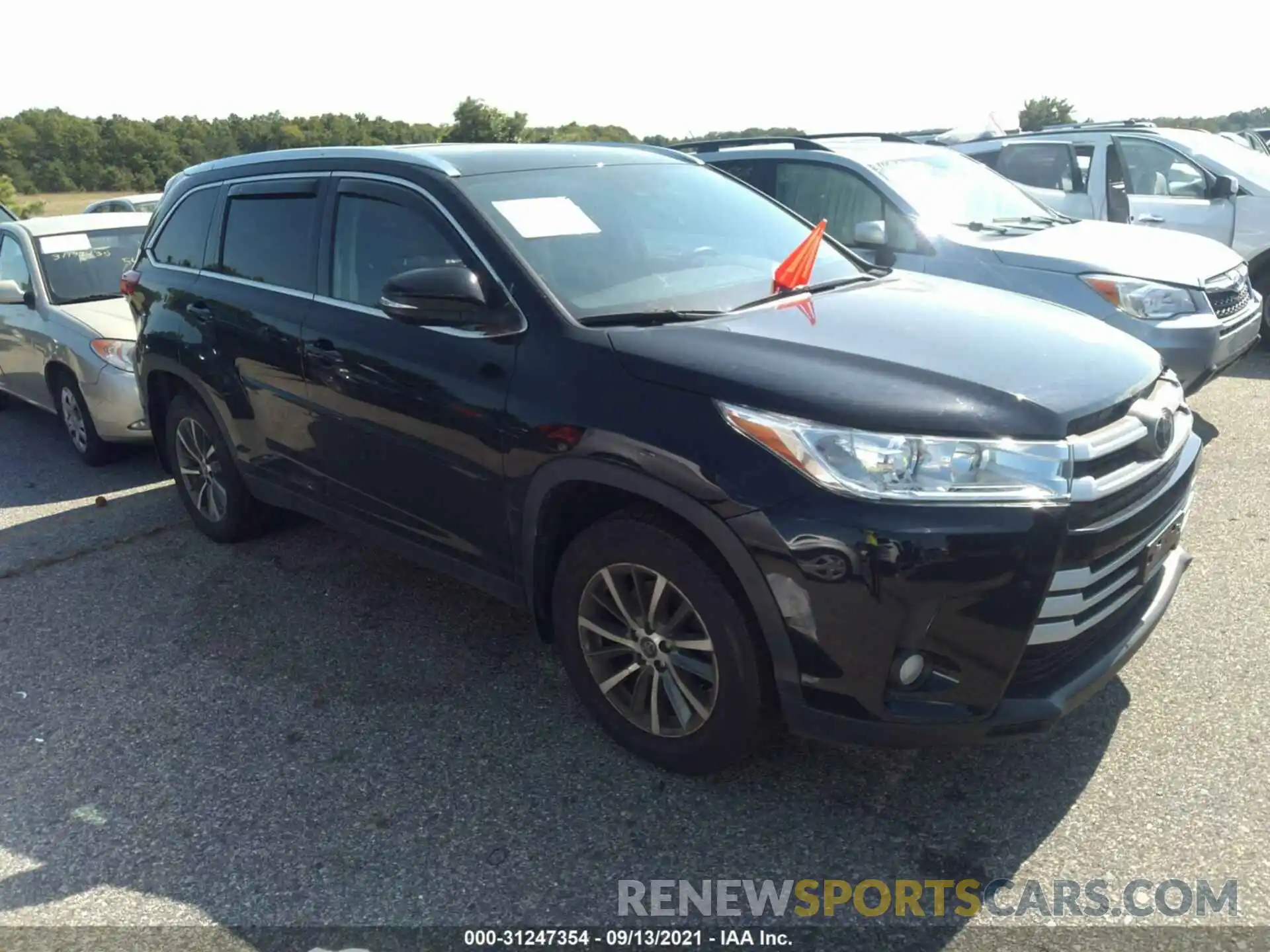 1 Photograph of a damaged car 5TDJZRFH4KS595155 TOYOTA HIGHLANDER 2019