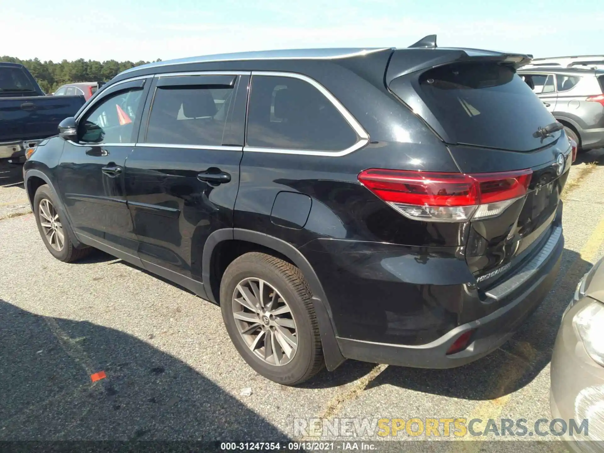 3 Photograph of a damaged car 5TDJZRFH4KS595155 TOYOTA HIGHLANDER 2019