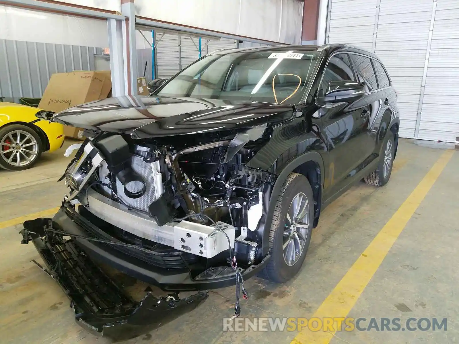 2 Photograph of a damaged car 5TDJZRFH4KS595477 TOYOTA HIGHLANDER 2019