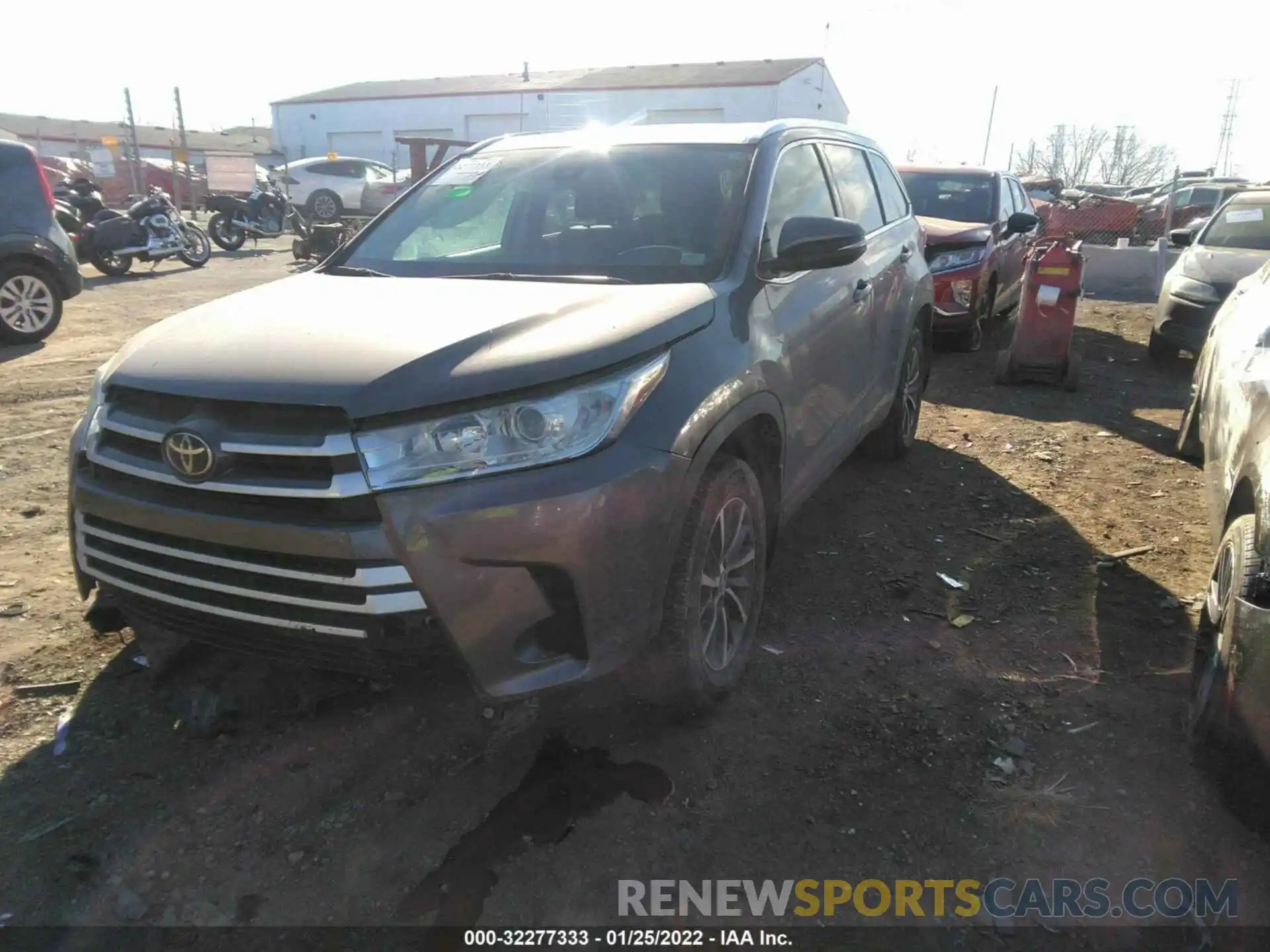 2 Photograph of a damaged car 5TDJZRFH4KS596015 TOYOTA HIGHLANDER 2019