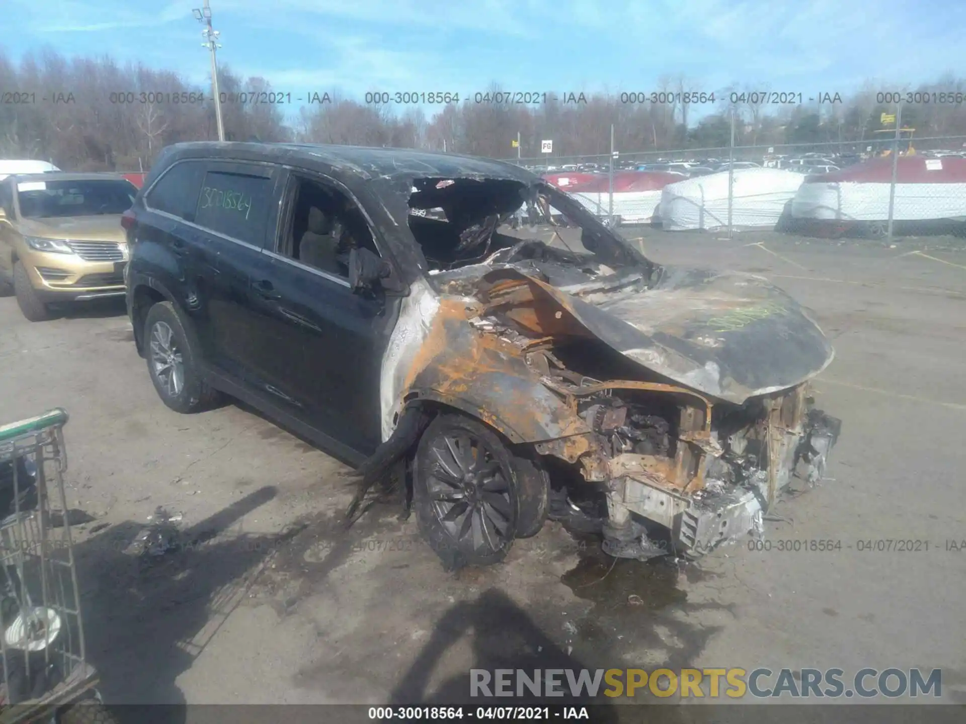 1 Photograph of a damaged car 5TDJZRFH4KS597648 TOYOTA HIGHLANDER 2019