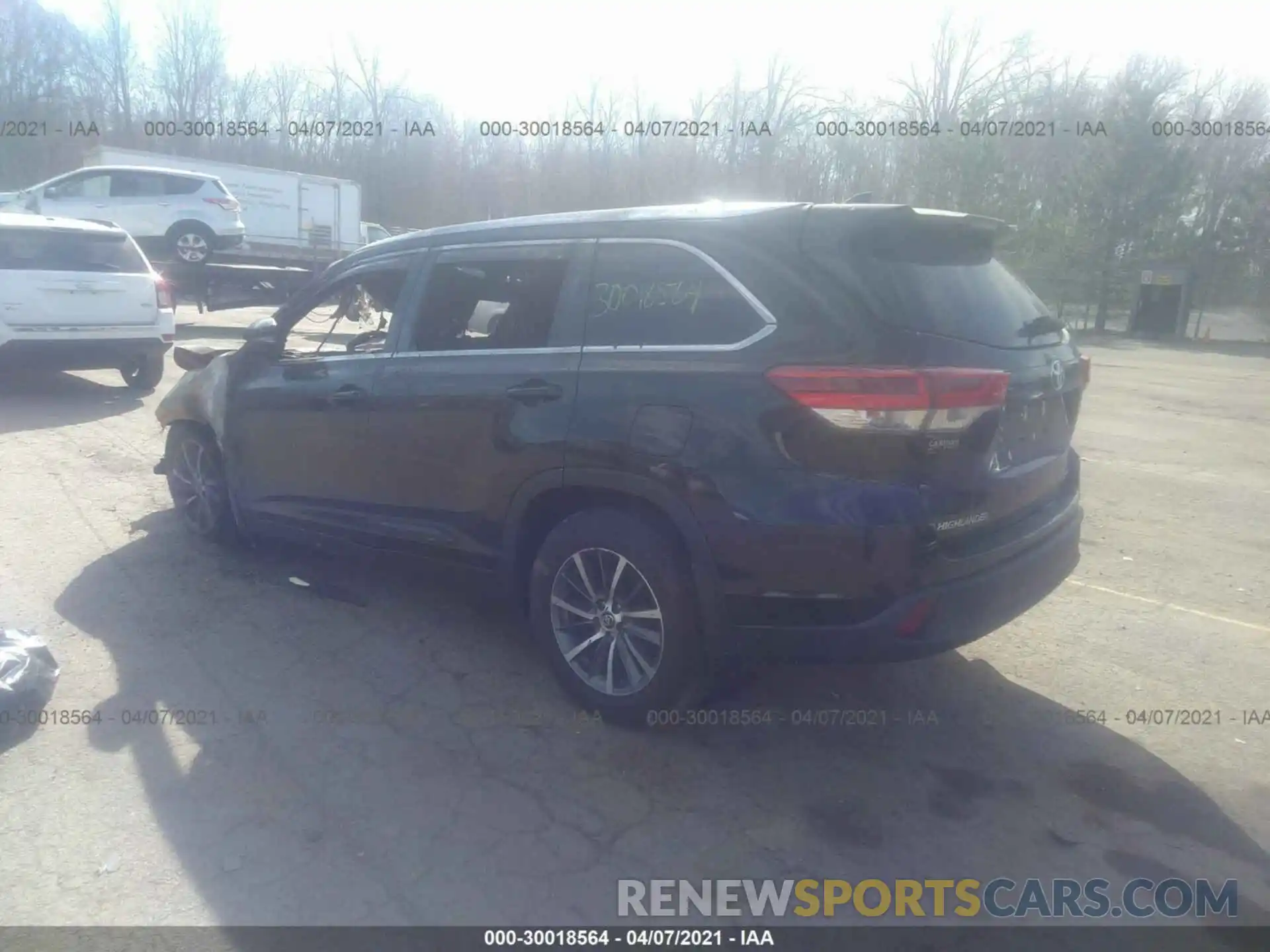 3 Photograph of a damaged car 5TDJZRFH4KS597648 TOYOTA HIGHLANDER 2019