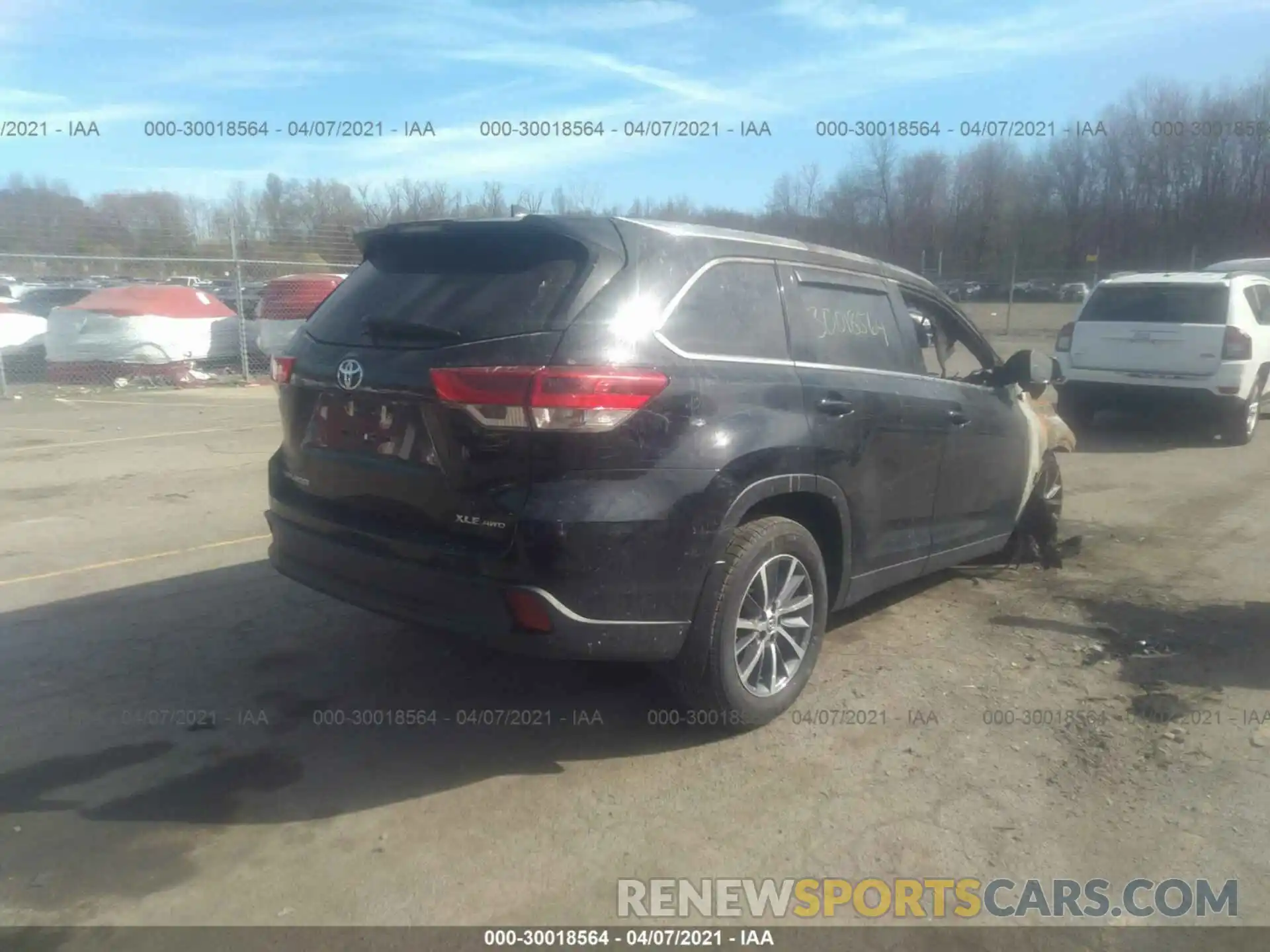 4 Photograph of a damaged car 5TDJZRFH4KS597648 TOYOTA HIGHLANDER 2019