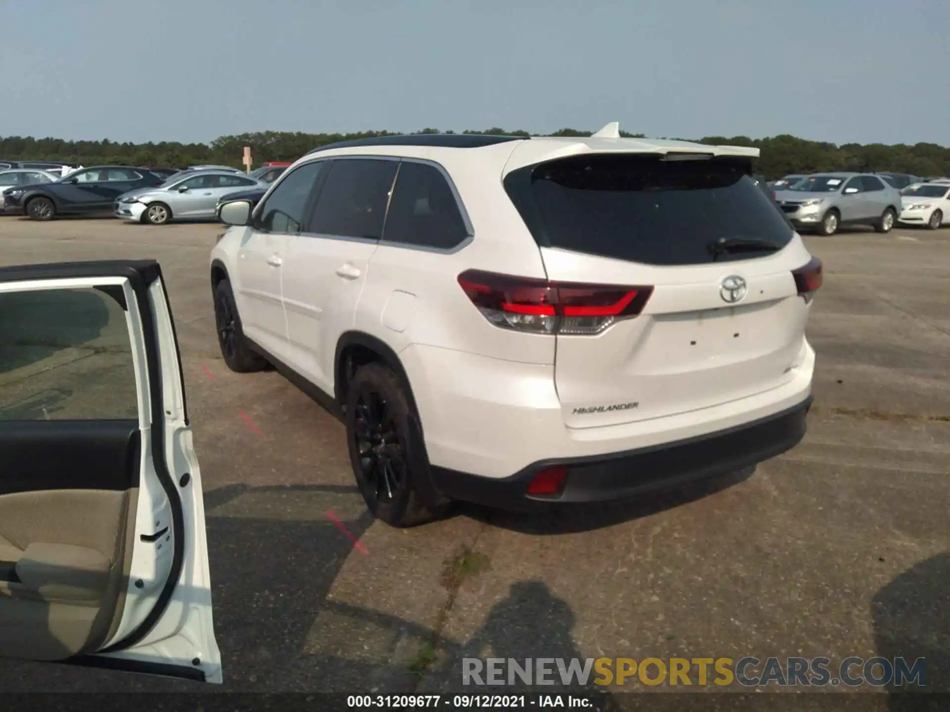 3 Photograph of a damaged car 5TDJZRFH4KS599724 TOYOTA HIGHLANDER 2019