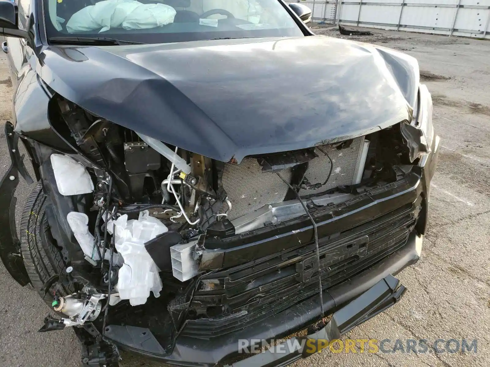 9 Photograph of a damaged car 5TDJZRFH4KS603027 TOYOTA HIGHLANDER 2019