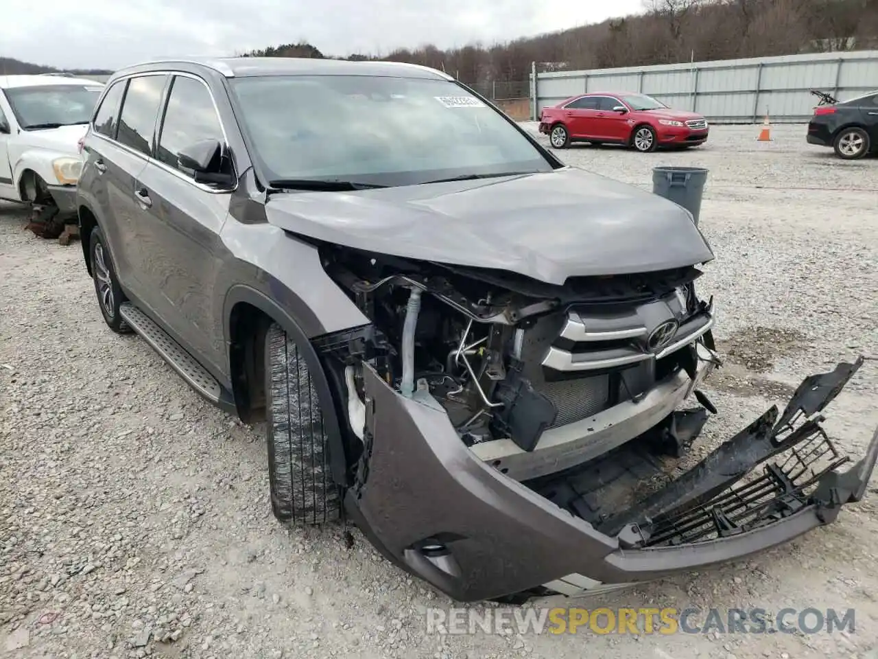 1 Photograph of a damaged car 5TDJZRFH4KS603139 TOYOTA HIGHLANDER 2019