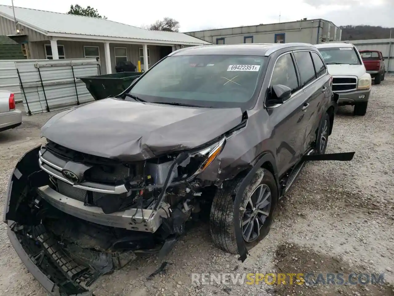 2 Photograph of a damaged car 5TDJZRFH4KS603139 TOYOTA HIGHLANDER 2019