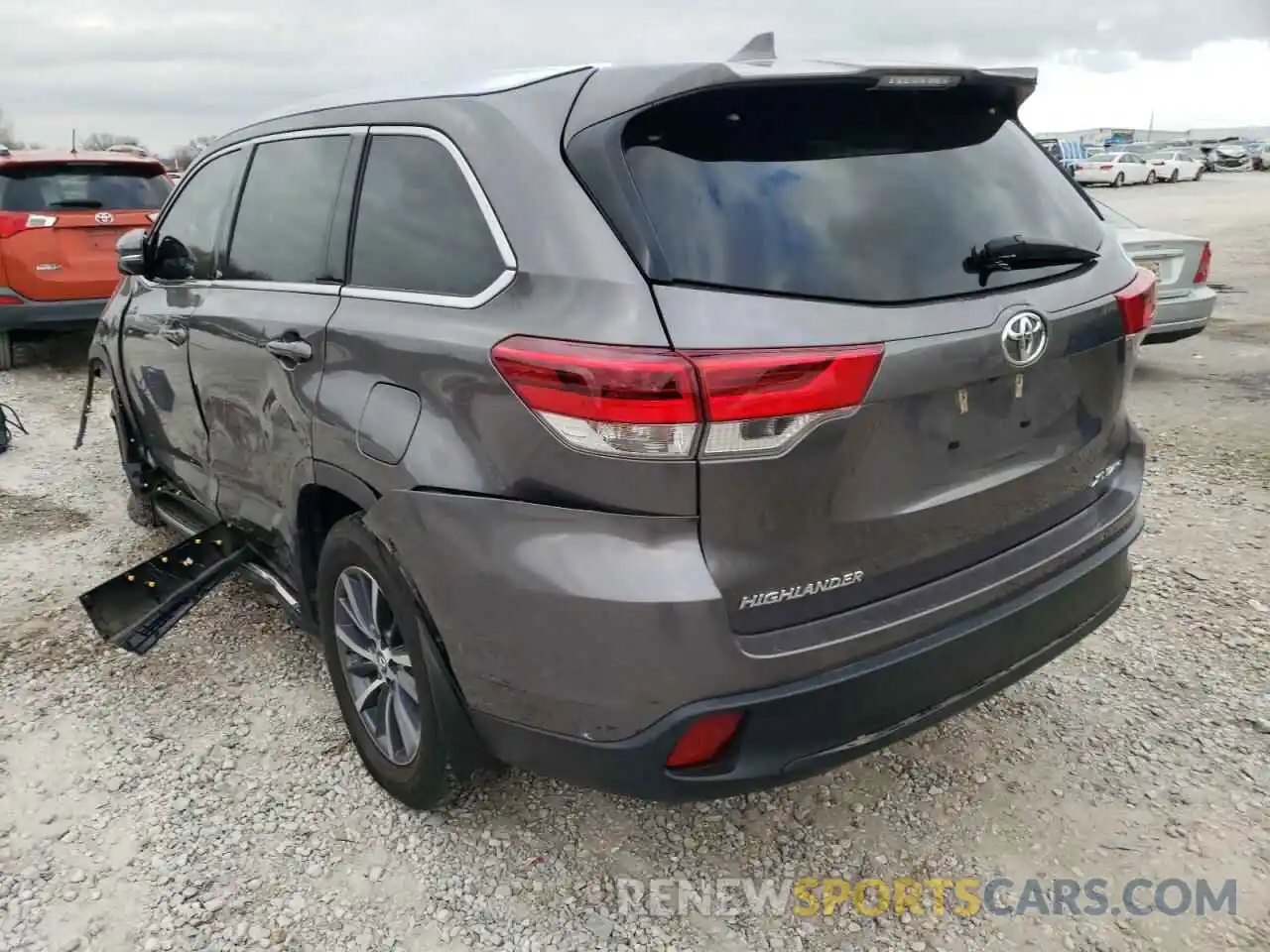 3 Photograph of a damaged car 5TDJZRFH4KS603139 TOYOTA HIGHLANDER 2019