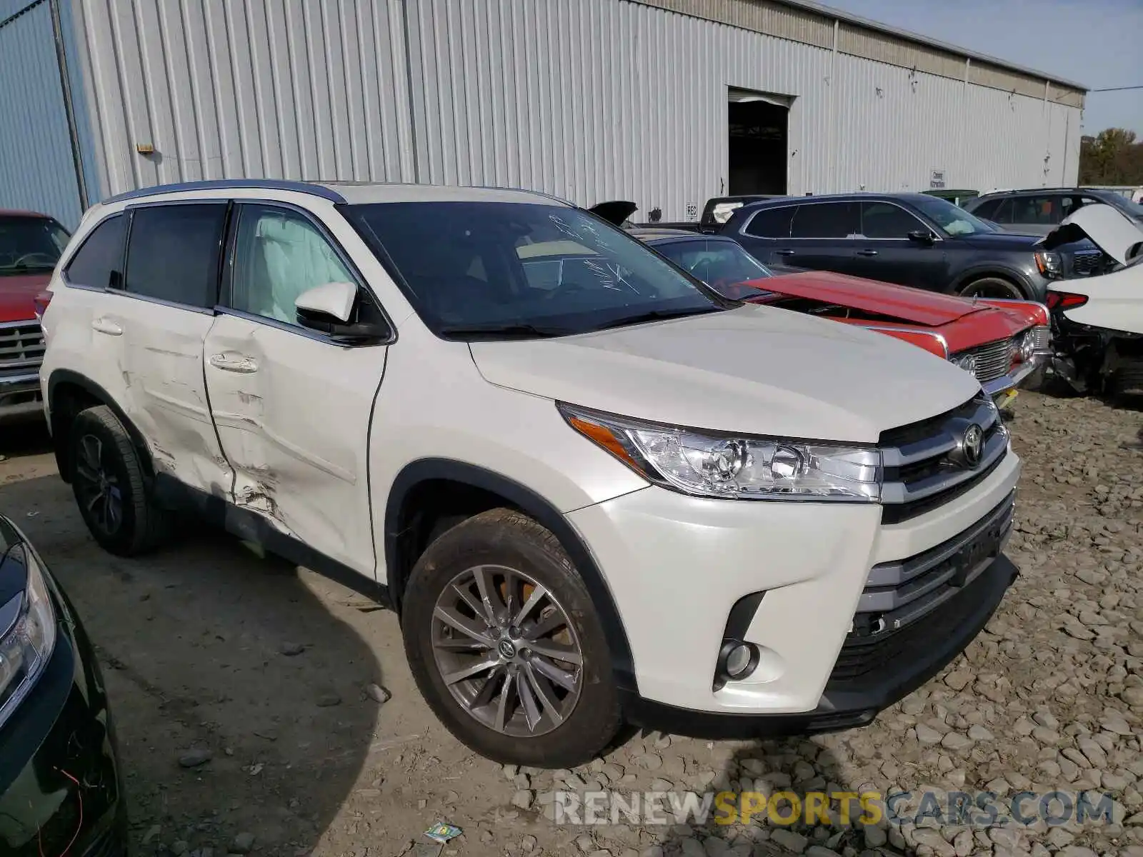 1 Photograph of a damaged car 5TDJZRFH4KS603707 TOYOTA HIGHLANDER 2019