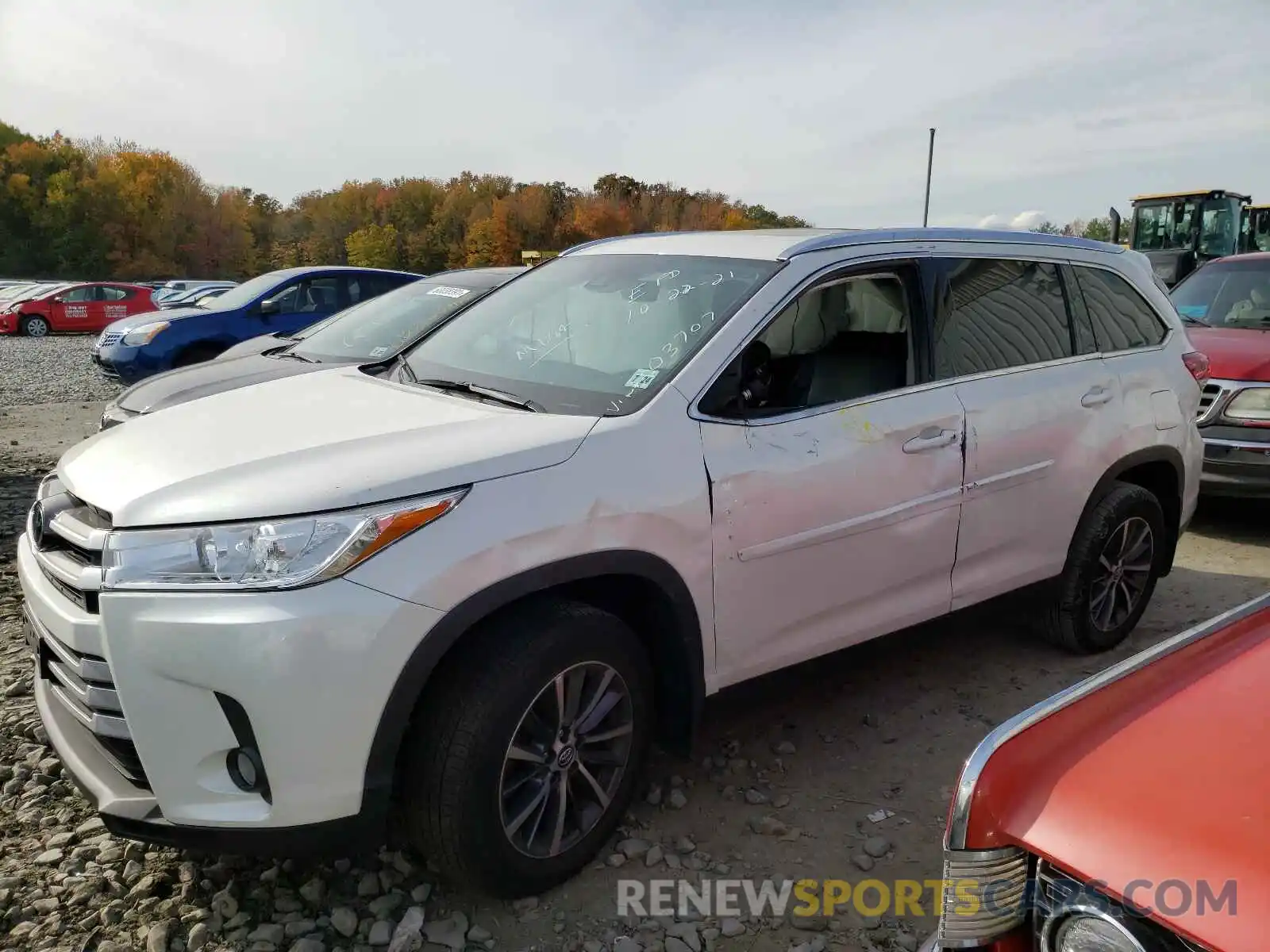 2 Photograph of a damaged car 5TDJZRFH4KS603707 TOYOTA HIGHLANDER 2019