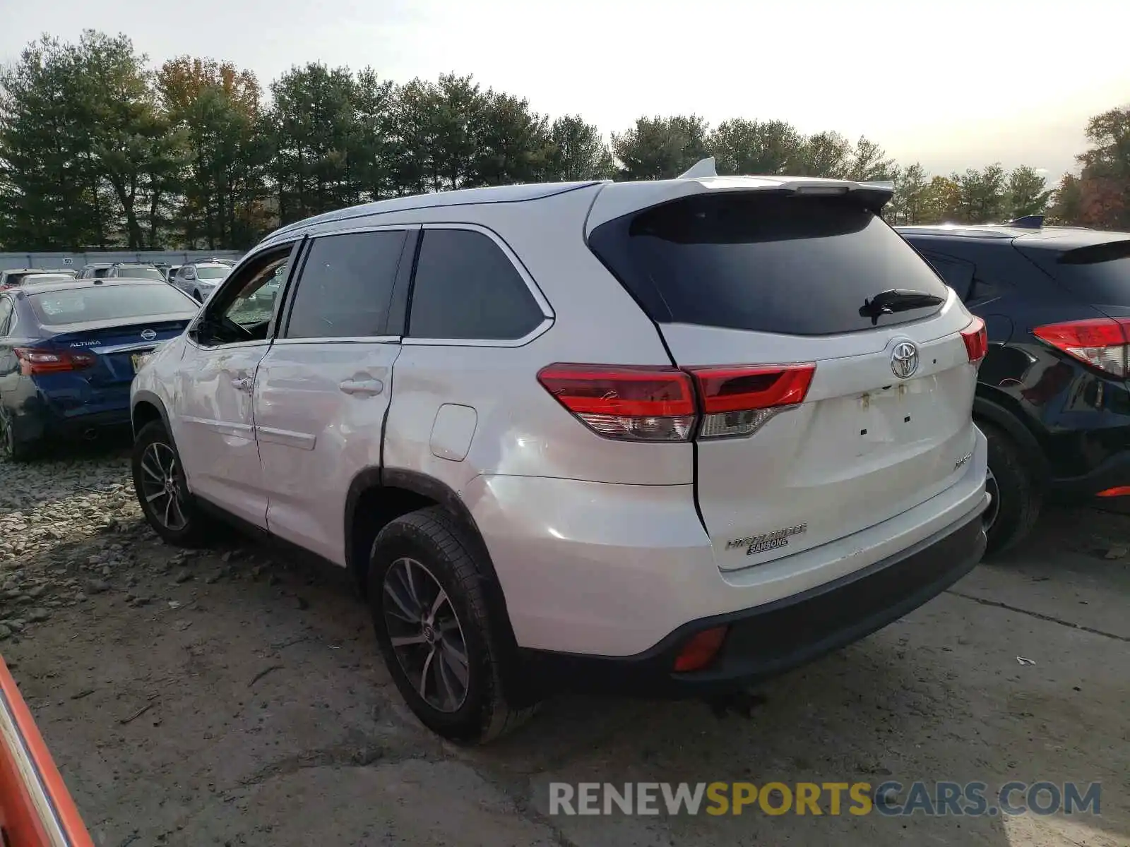 3 Photograph of a damaged car 5TDJZRFH4KS603707 TOYOTA HIGHLANDER 2019