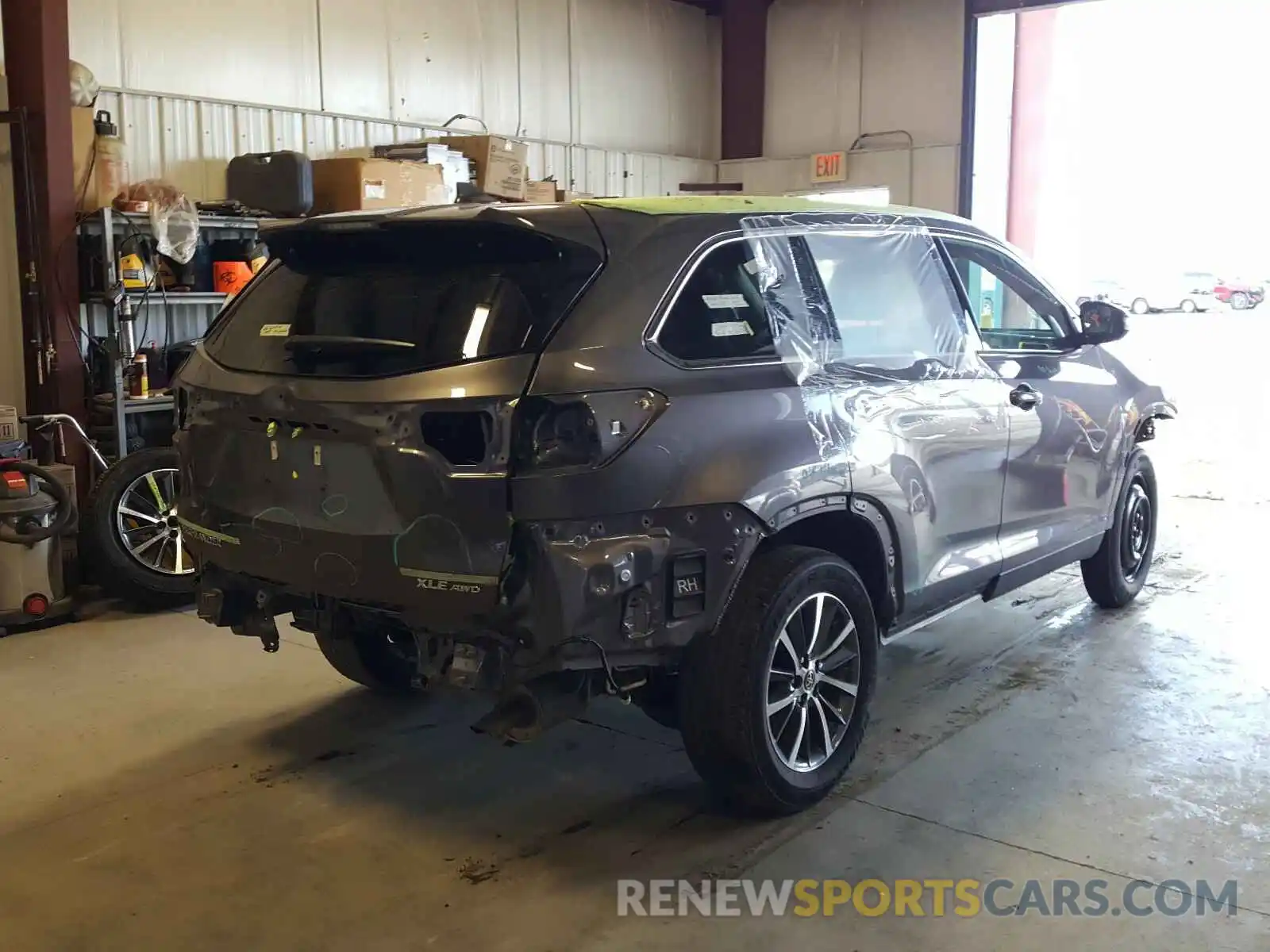 4 Photograph of a damaged car 5TDJZRFH4KS604548 TOYOTA HIGHLANDER 2019