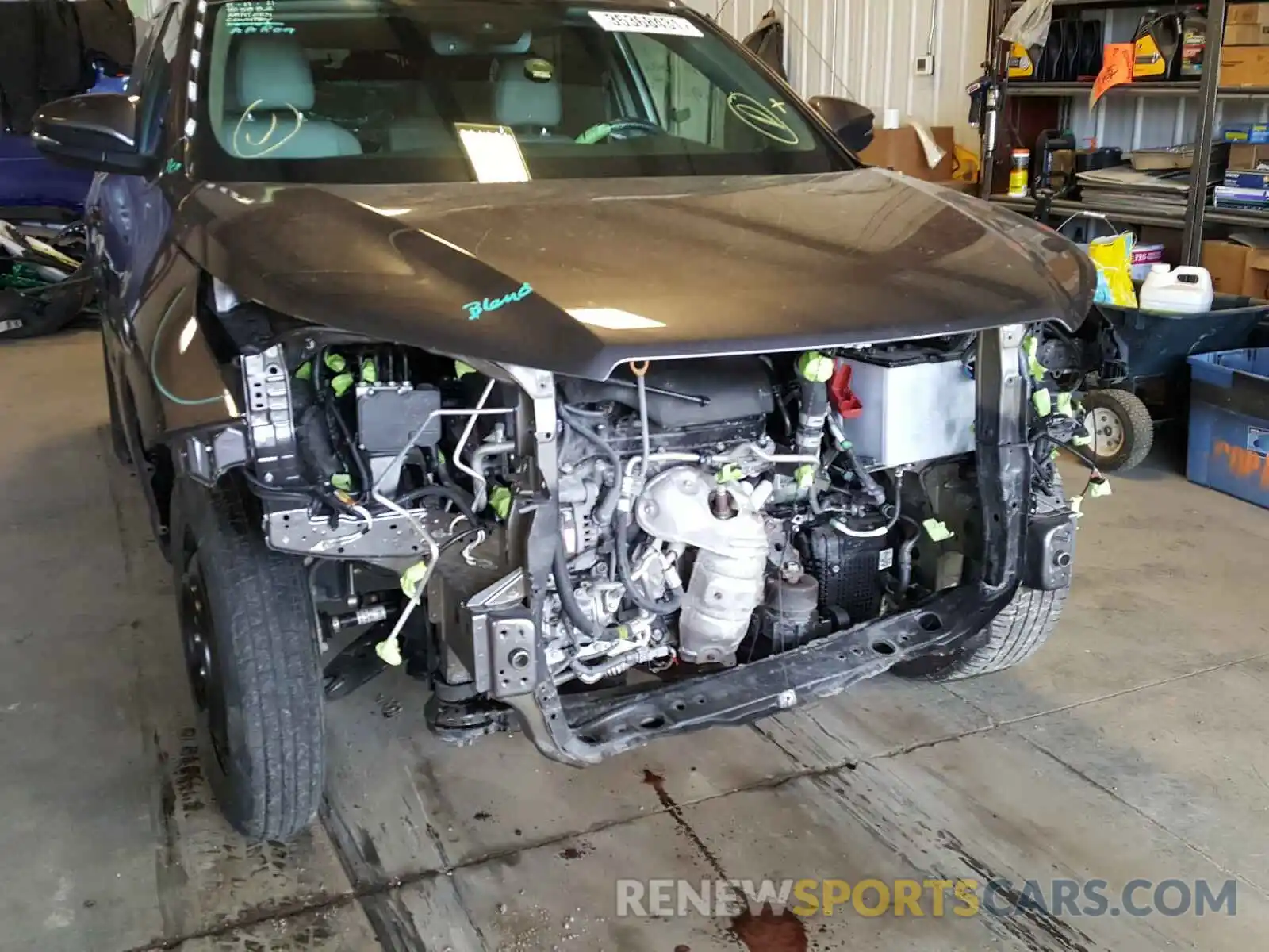 9 Photograph of a damaged car 5TDJZRFH4KS604548 TOYOTA HIGHLANDER 2019