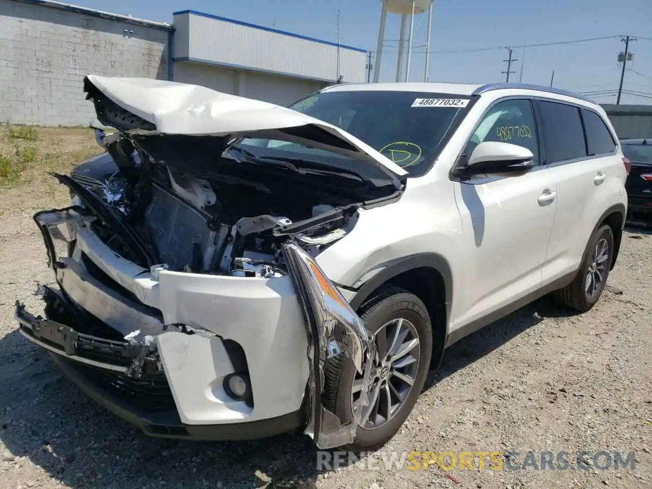 2 Photograph of a damaged car 5TDJZRFH4KS604713 TOYOTA HIGHLANDER 2019