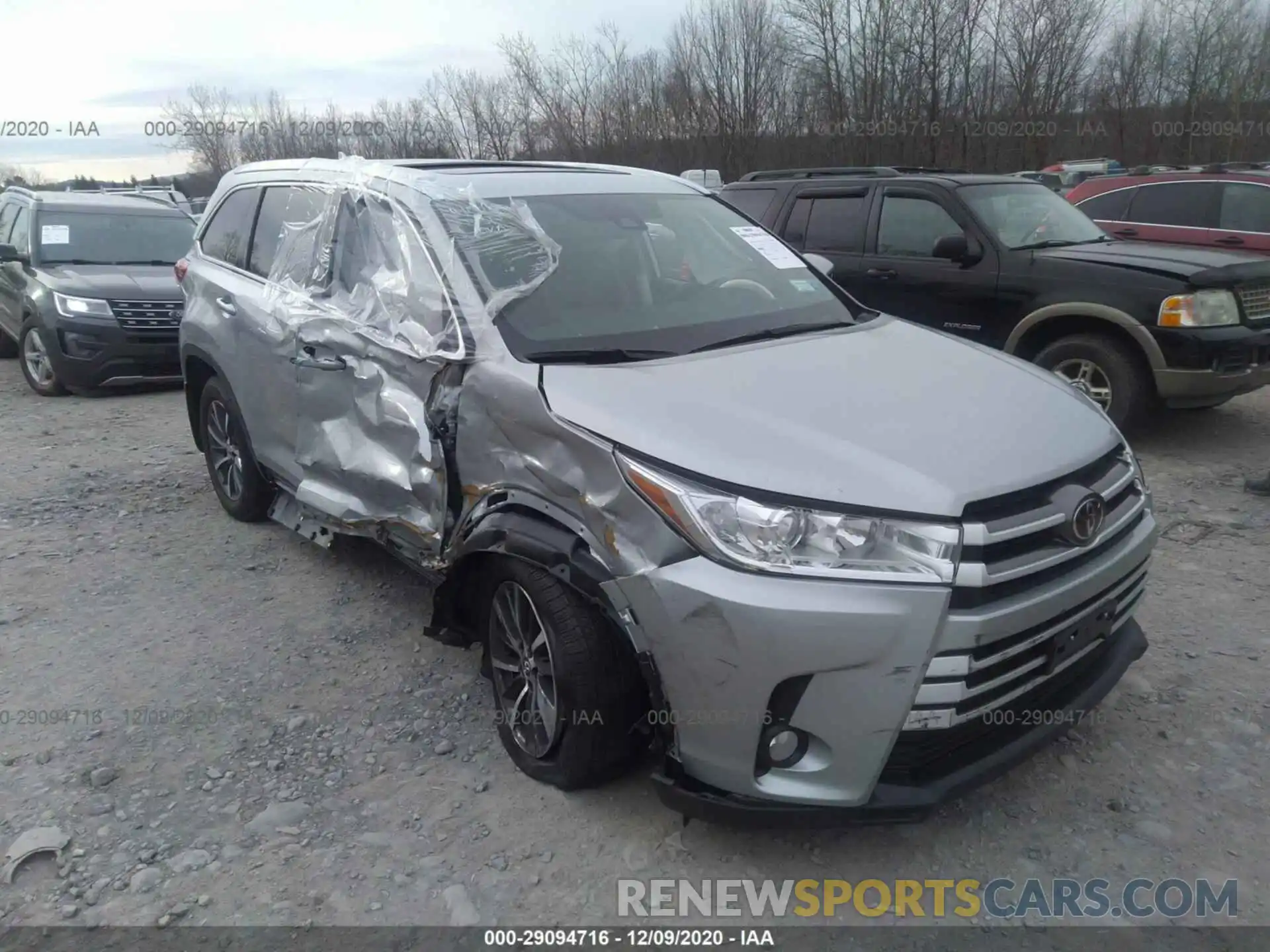 1 Photograph of a damaged car 5TDJZRFH4KS604839 TOYOTA HIGHLANDER 2019