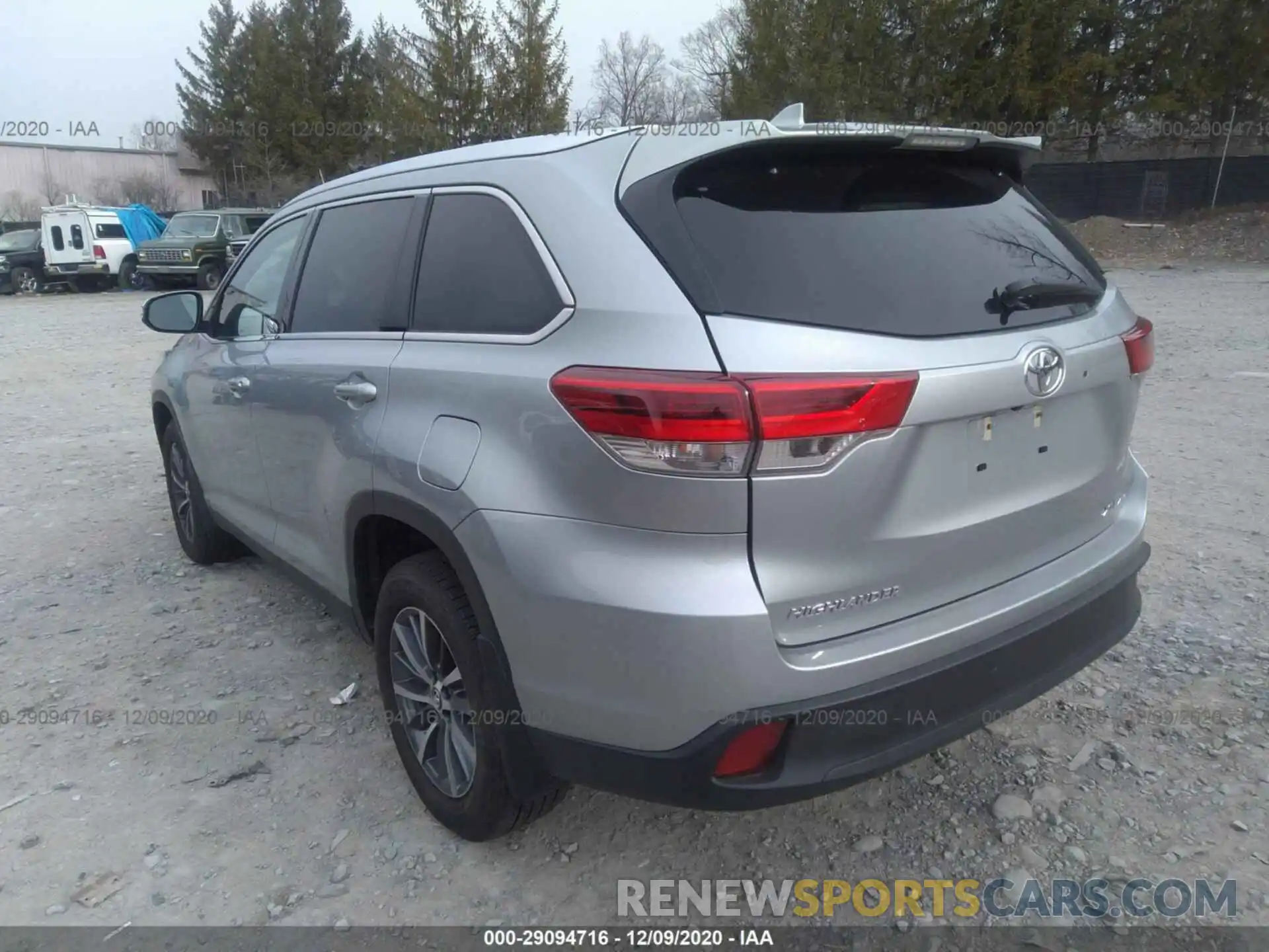 3 Photograph of a damaged car 5TDJZRFH4KS604839 TOYOTA HIGHLANDER 2019