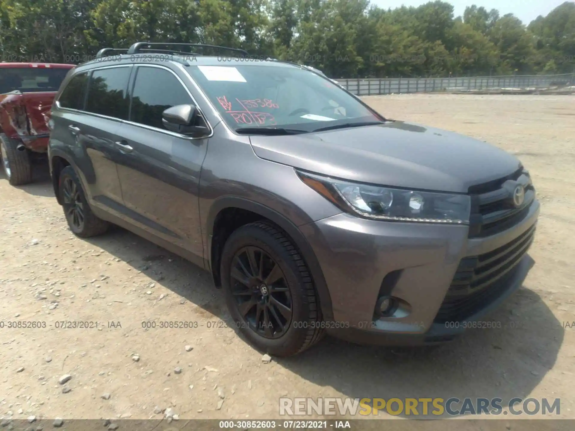 1 Photograph of a damaged car 5TDJZRFH4KS606669 TOYOTA HIGHLANDER 2019