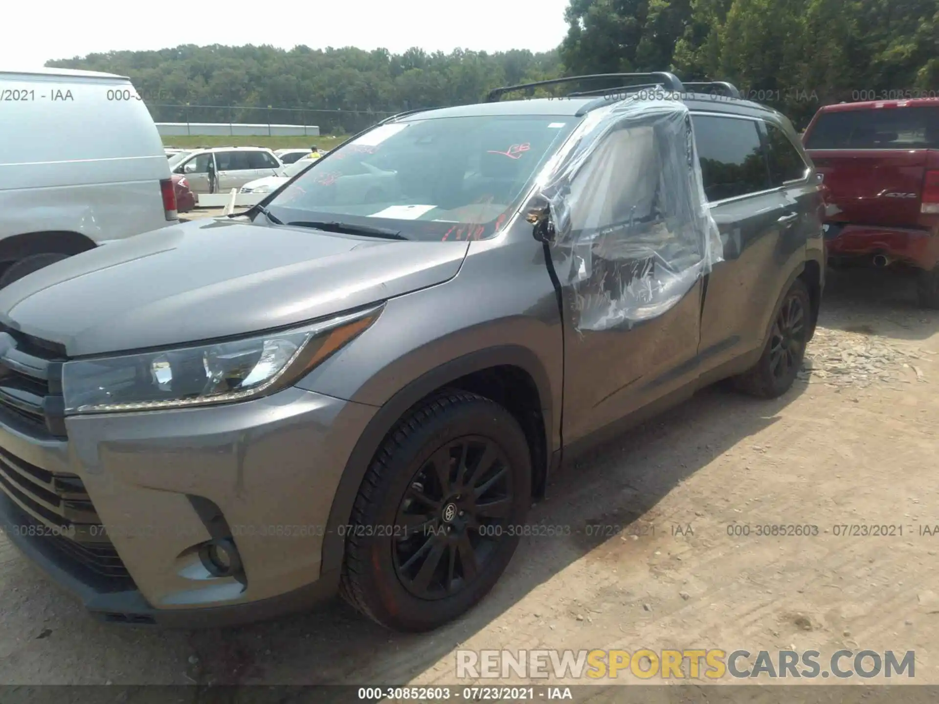 2 Photograph of a damaged car 5TDJZRFH4KS606669 TOYOTA HIGHLANDER 2019