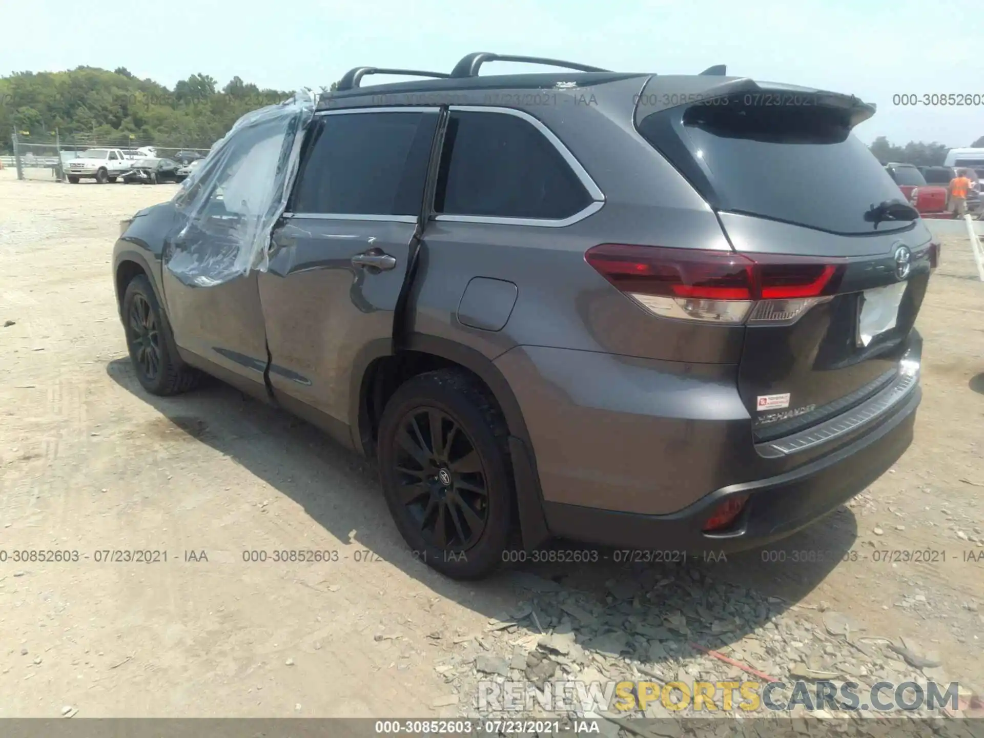 3 Photograph of a damaged car 5TDJZRFH4KS606669 TOYOTA HIGHLANDER 2019