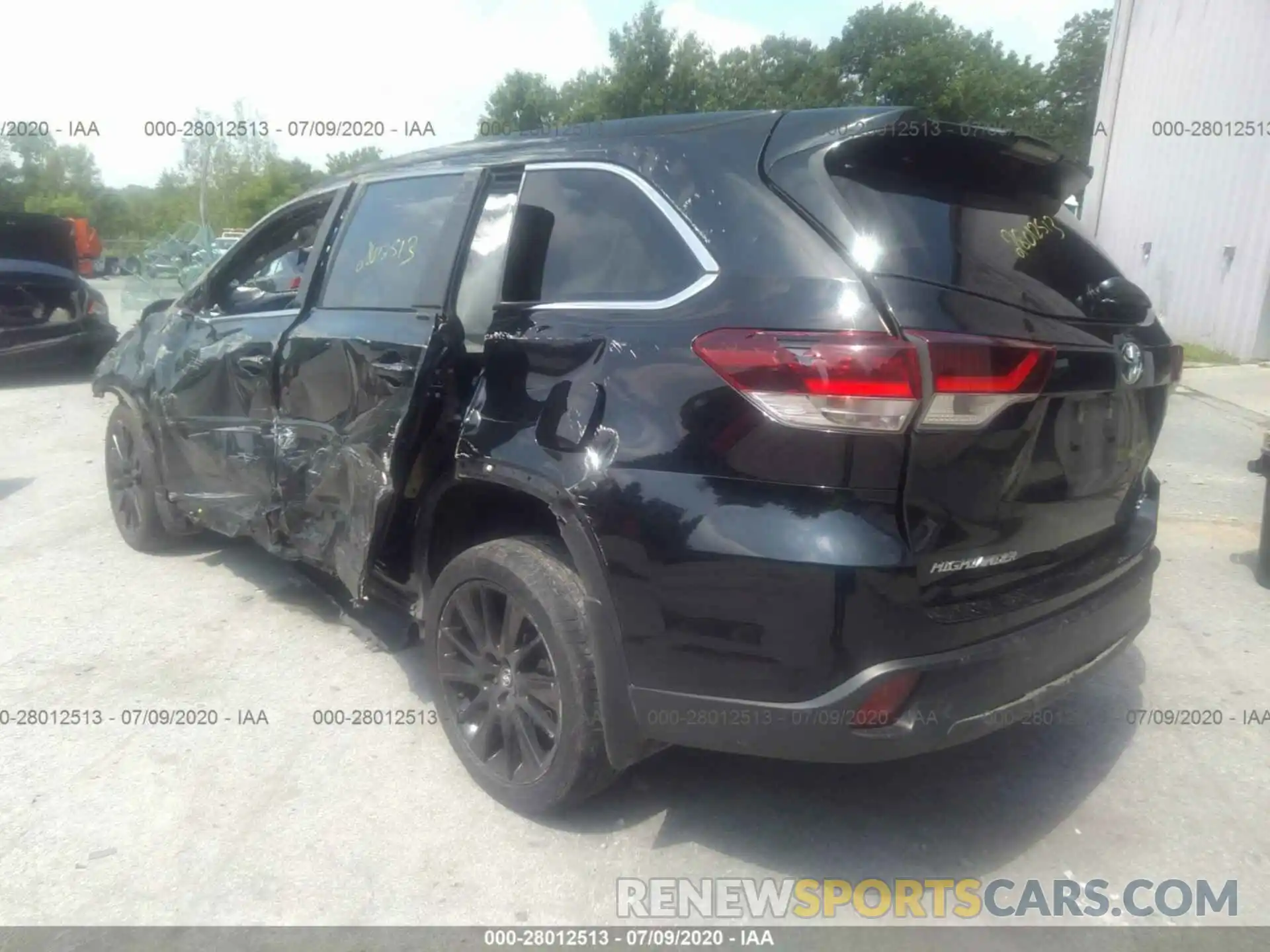 3 Photograph of a damaged car 5TDJZRFH4KS608907 TOYOTA HIGHLANDER 2019