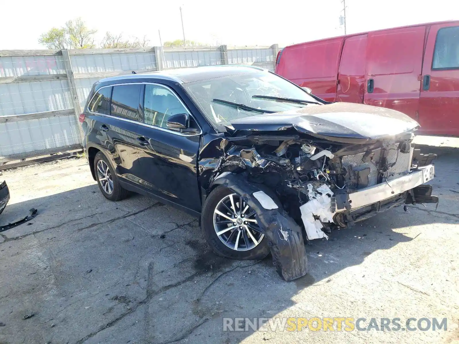 1 Photograph of a damaged car 5TDJZRFH4KS611712 TOYOTA HIGHLANDER 2019