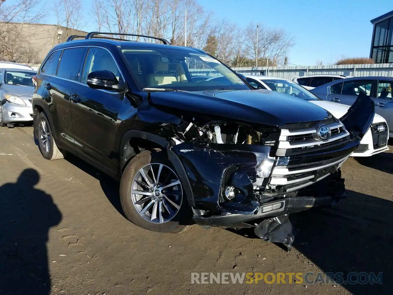 1 Photograph of a damaged car 5TDJZRFH4KS613217 TOYOTA HIGHLANDER 2019