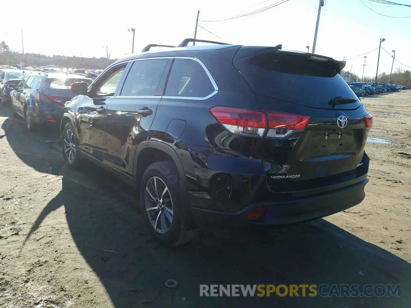 3 Photograph of a damaged car 5TDJZRFH4KS613217 TOYOTA HIGHLANDER 2019