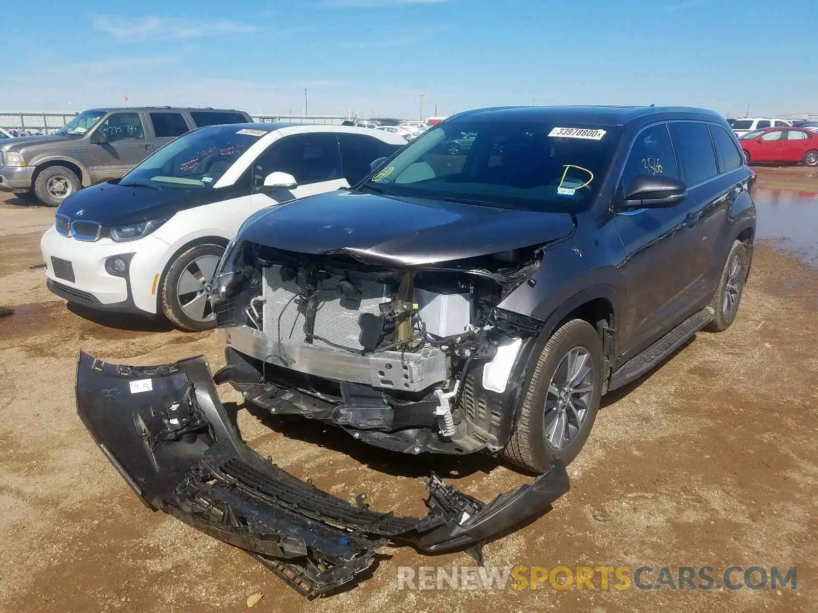 2 Photograph of a damaged car 5TDJZRFH4KS613556 TOYOTA HIGHLANDER 2019