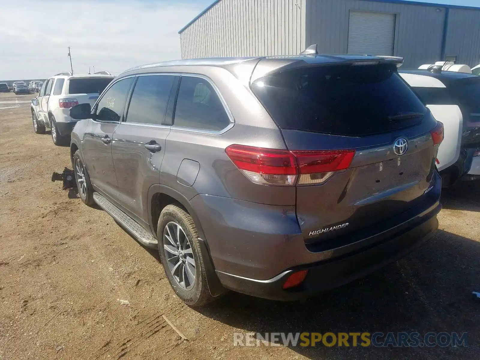 3 Фотография поврежденного автомобиля 5TDJZRFH4KS613556 TOYOTA HIGHLANDER 2019