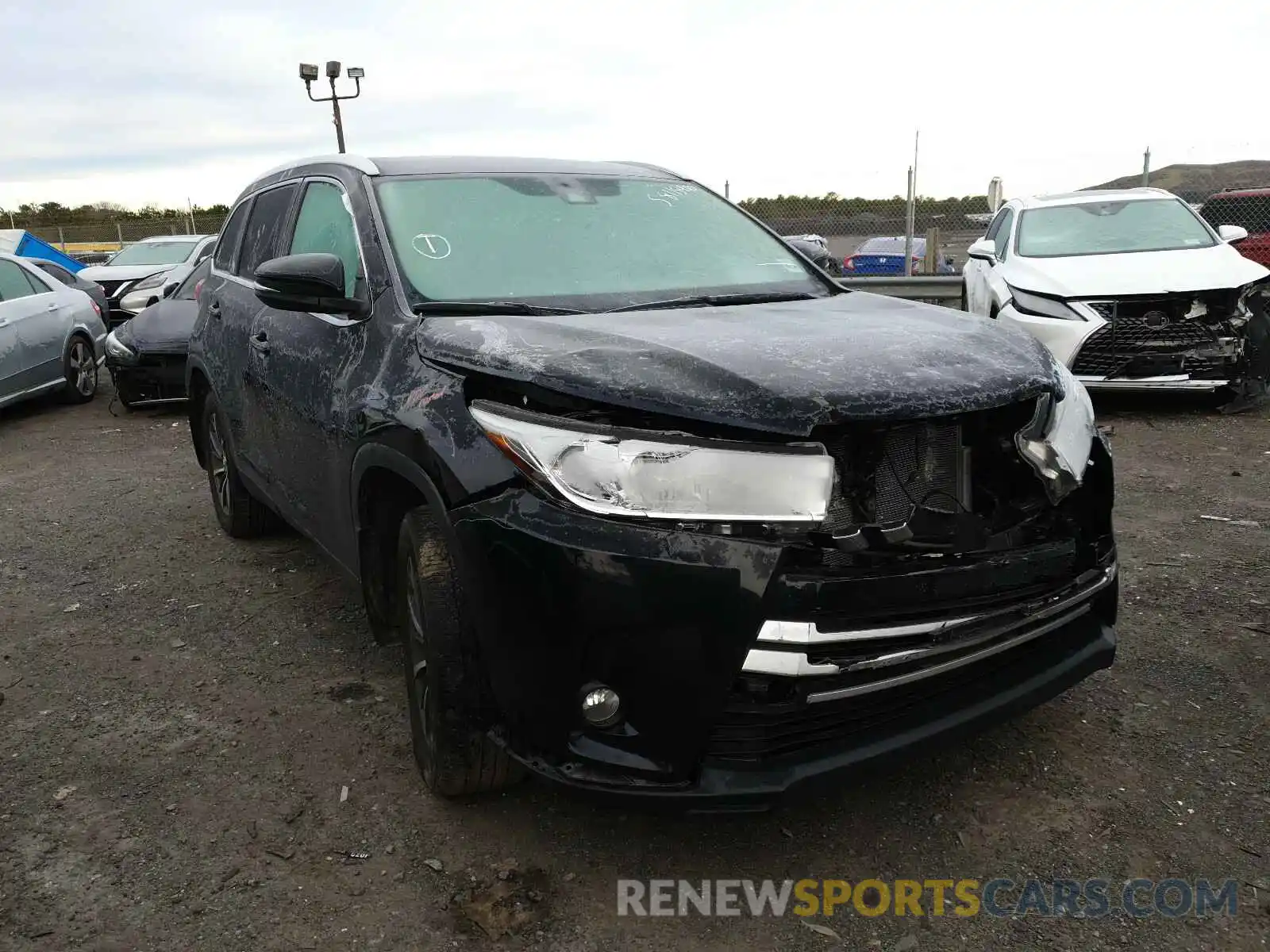 1 Photograph of a damaged car 5TDJZRFH4KS614156 TOYOTA HIGHLANDER 2019