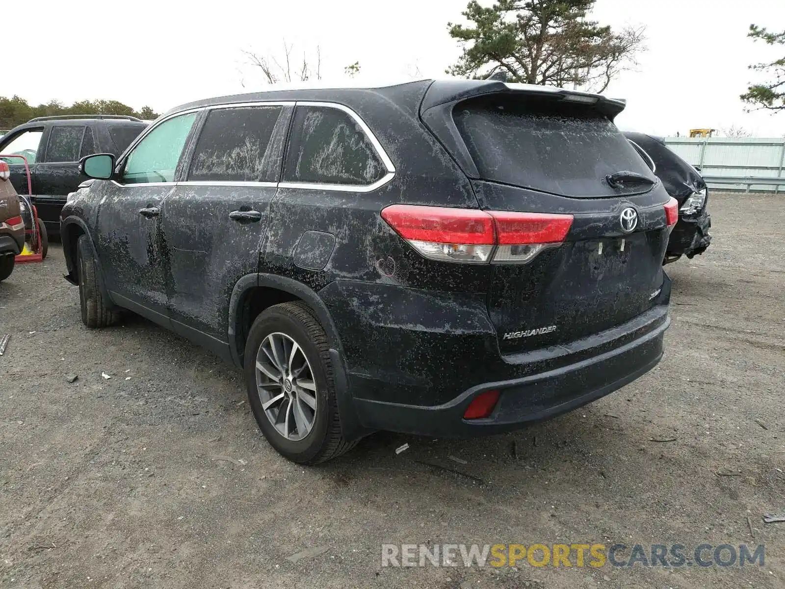 3 Photograph of a damaged car 5TDJZRFH4KS614156 TOYOTA HIGHLANDER 2019