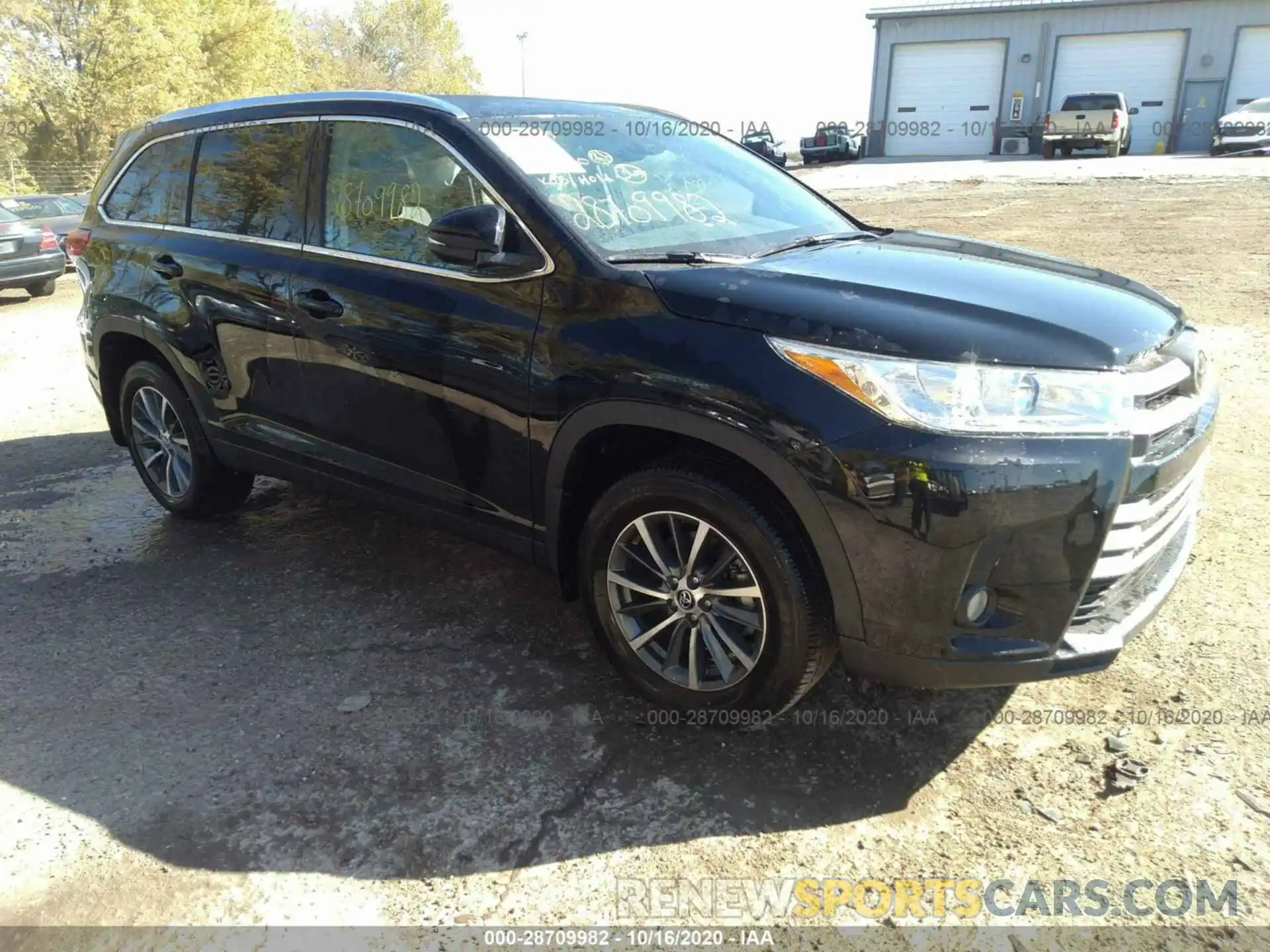 1 Photograph of a damaged car 5TDJZRFH4KS615775 TOYOTA HIGHLANDER 2019