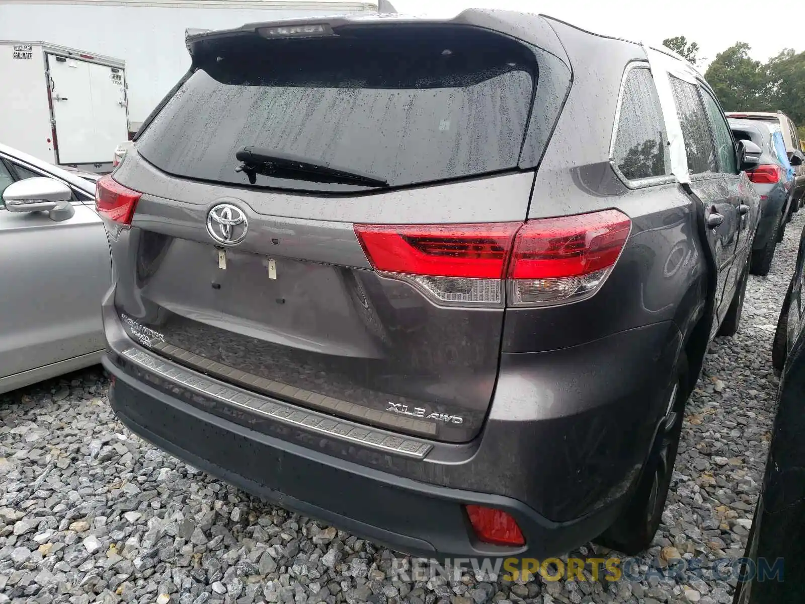 4 Photograph of a damaged car 5TDJZRFH4KS616120 TOYOTA HIGHLANDER 2019