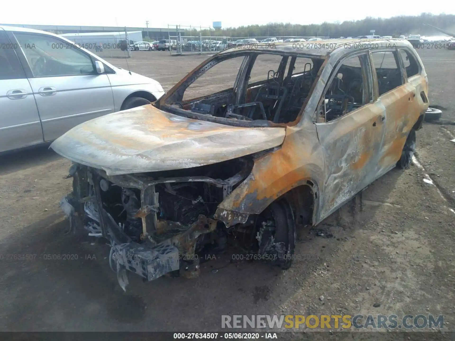 2 Photograph of a damaged car 5TDJZRFH4KS616490 TOYOTA HIGHLANDER 2019