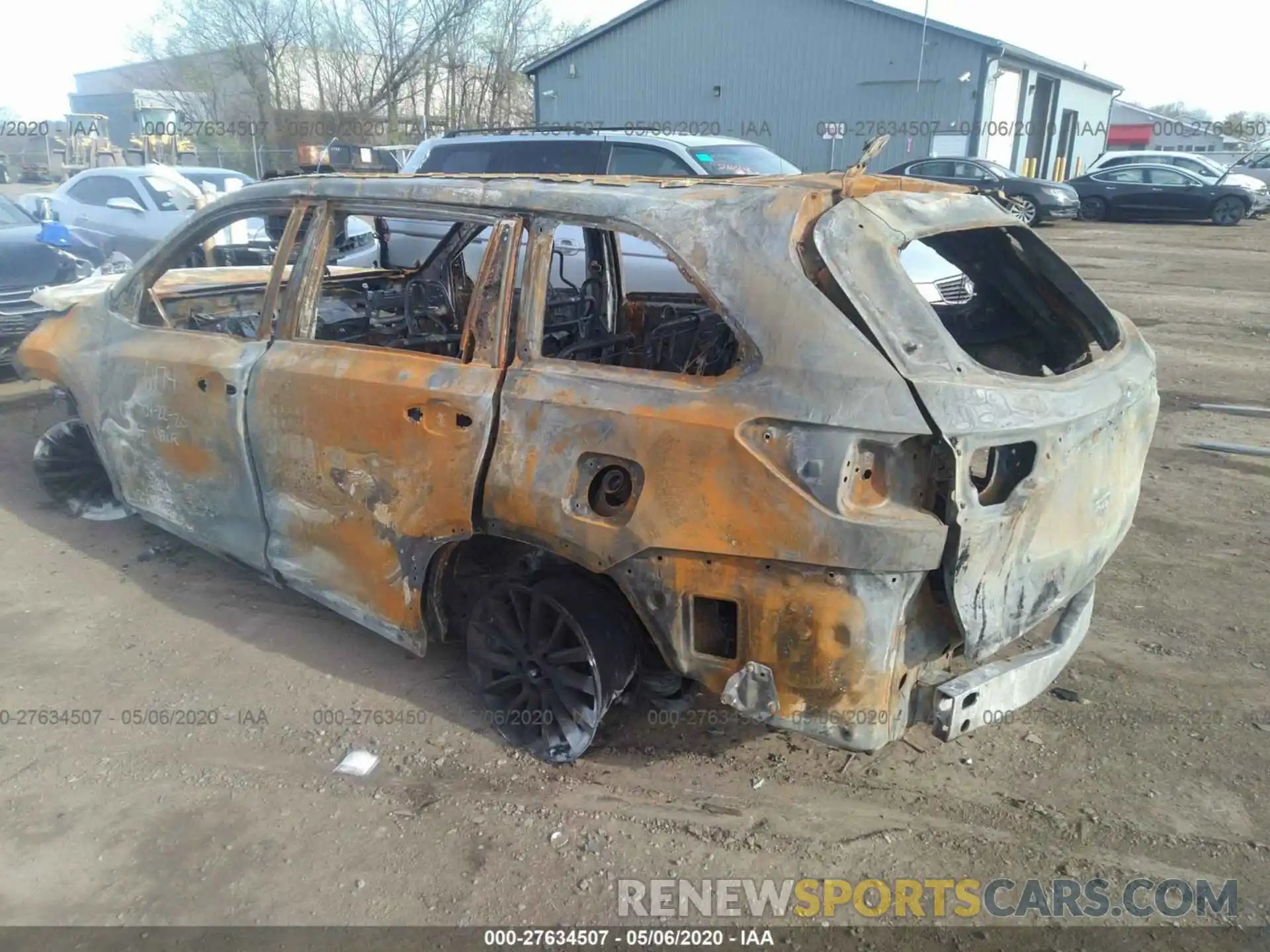 3 Photograph of a damaged car 5TDJZRFH4KS616490 TOYOTA HIGHLANDER 2019