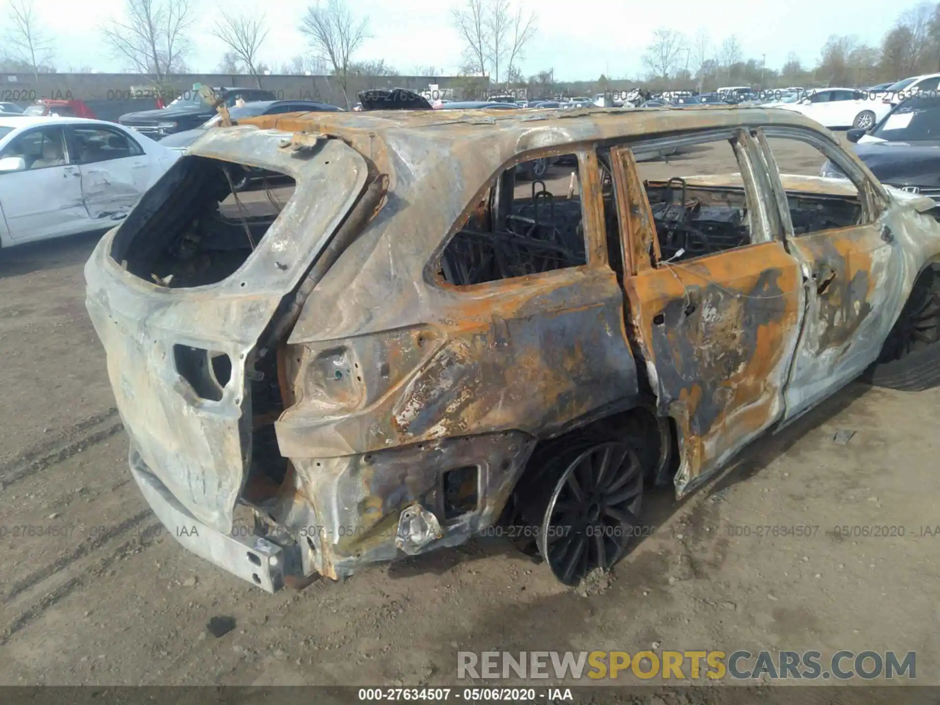 4 Photograph of a damaged car 5TDJZRFH4KS616490 TOYOTA HIGHLANDER 2019