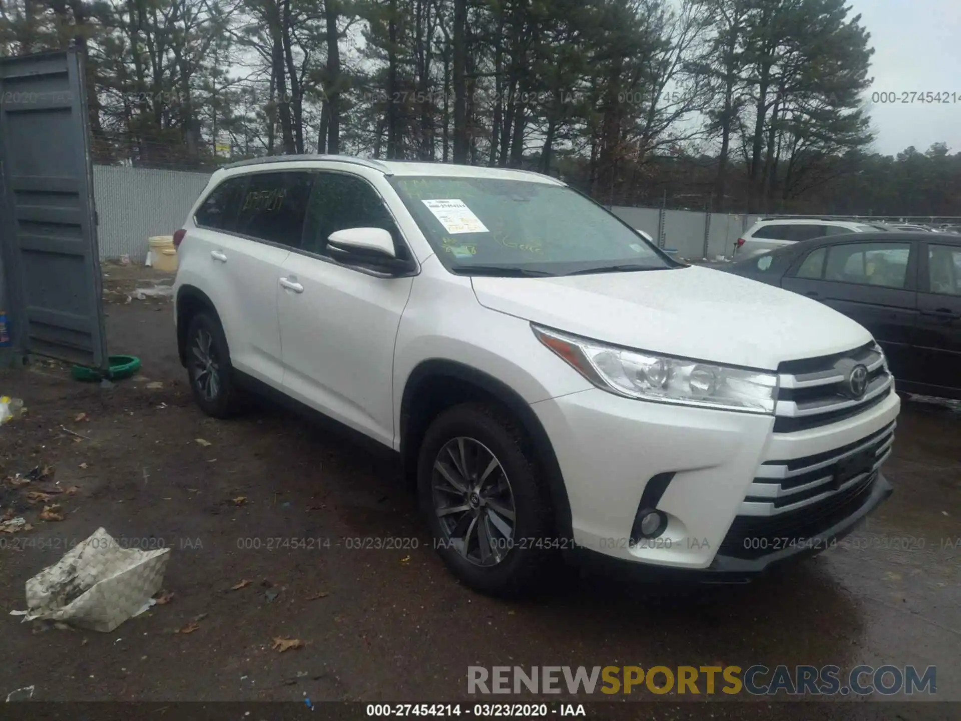 1 Photograph of a damaged car 5TDJZRFH4KS617638 TOYOTA HIGHLANDER 2019