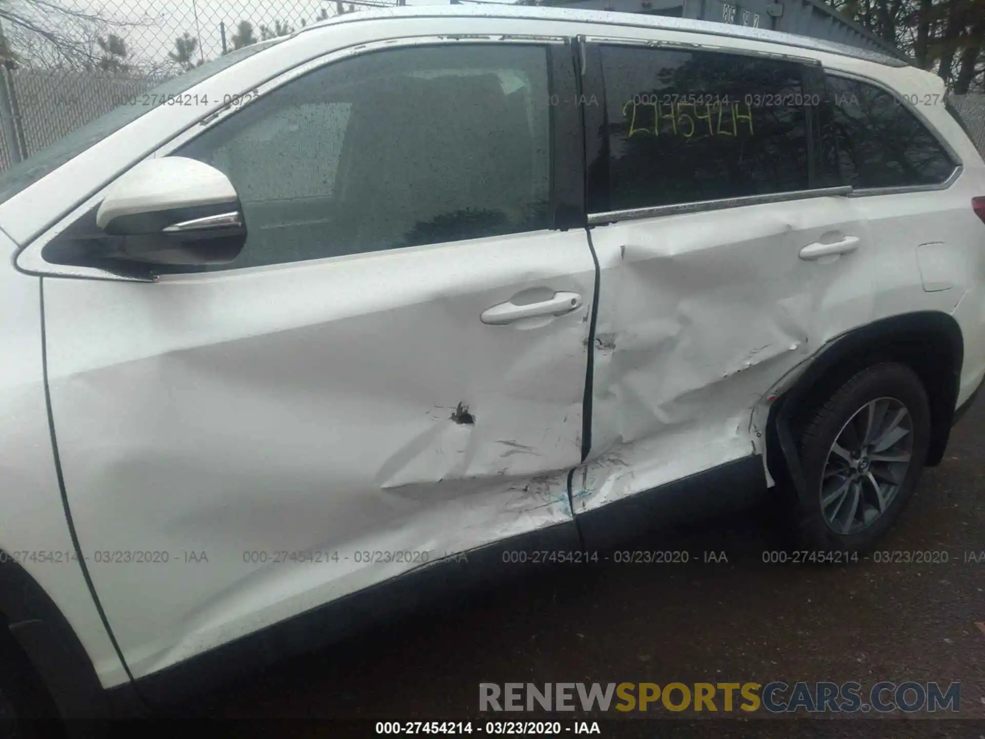 6 Photograph of a damaged car 5TDJZRFH4KS617638 TOYOTA HIGHLANDER 2019