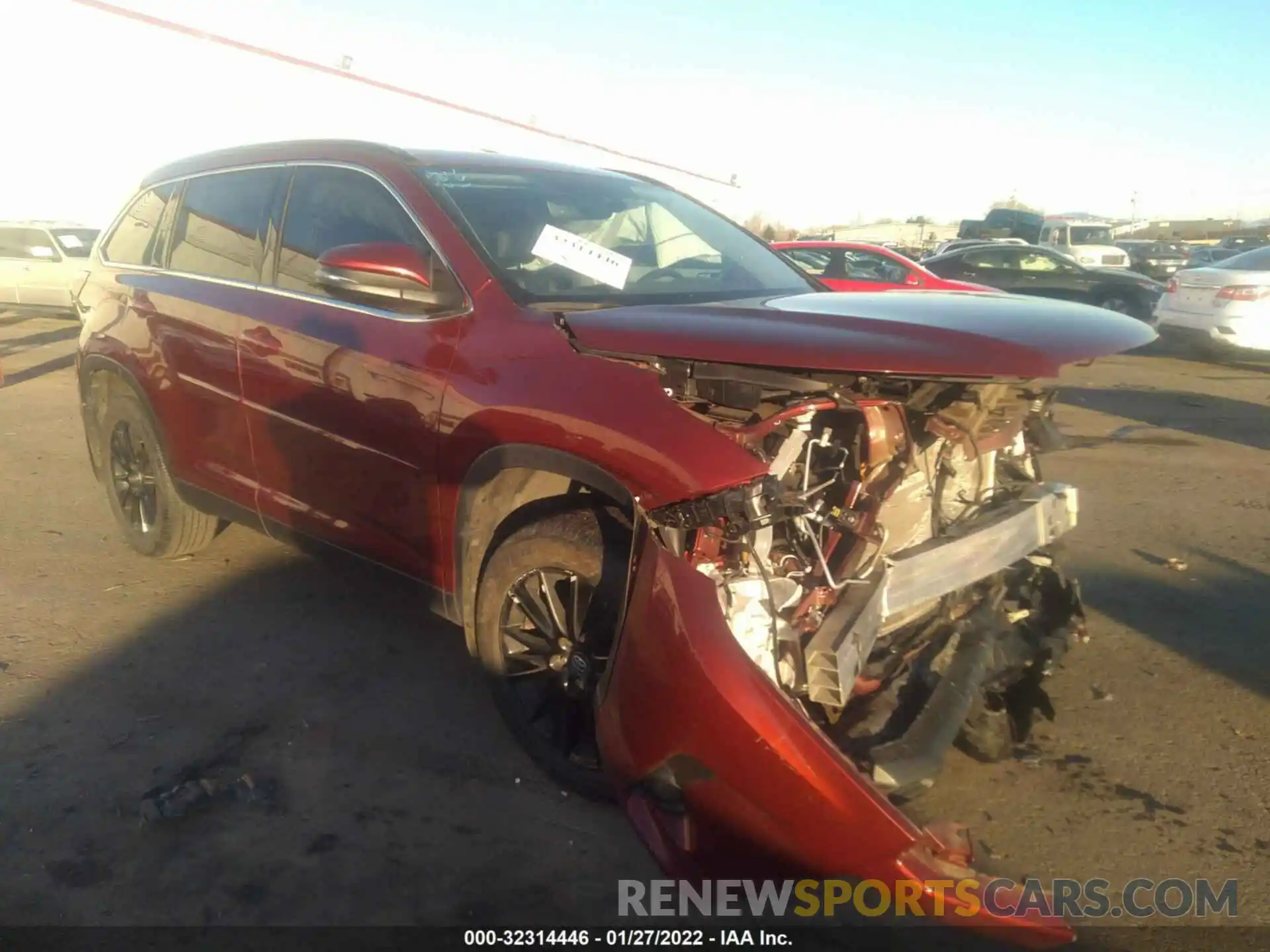 1 Photograph of a damaged car 5TDJZRFH4KS617686 TOYOTA HIGHLANDER 2019