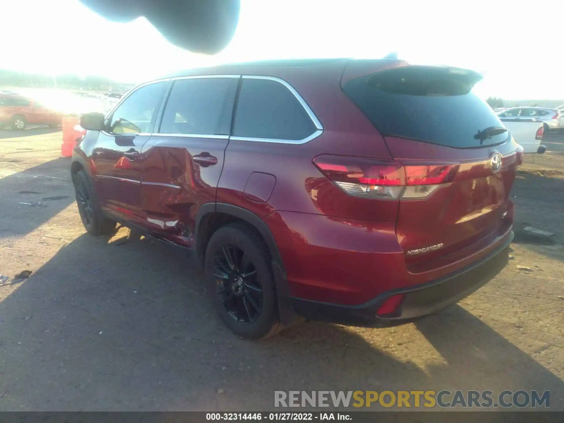 3 Photograph of a damaged car 5TDJZRFH4KS617686 TOYOTA HIGHLANDER 2019